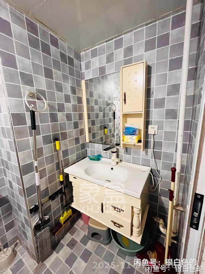 新长海广场  1室1厅1卫    1200.0元/月室内图