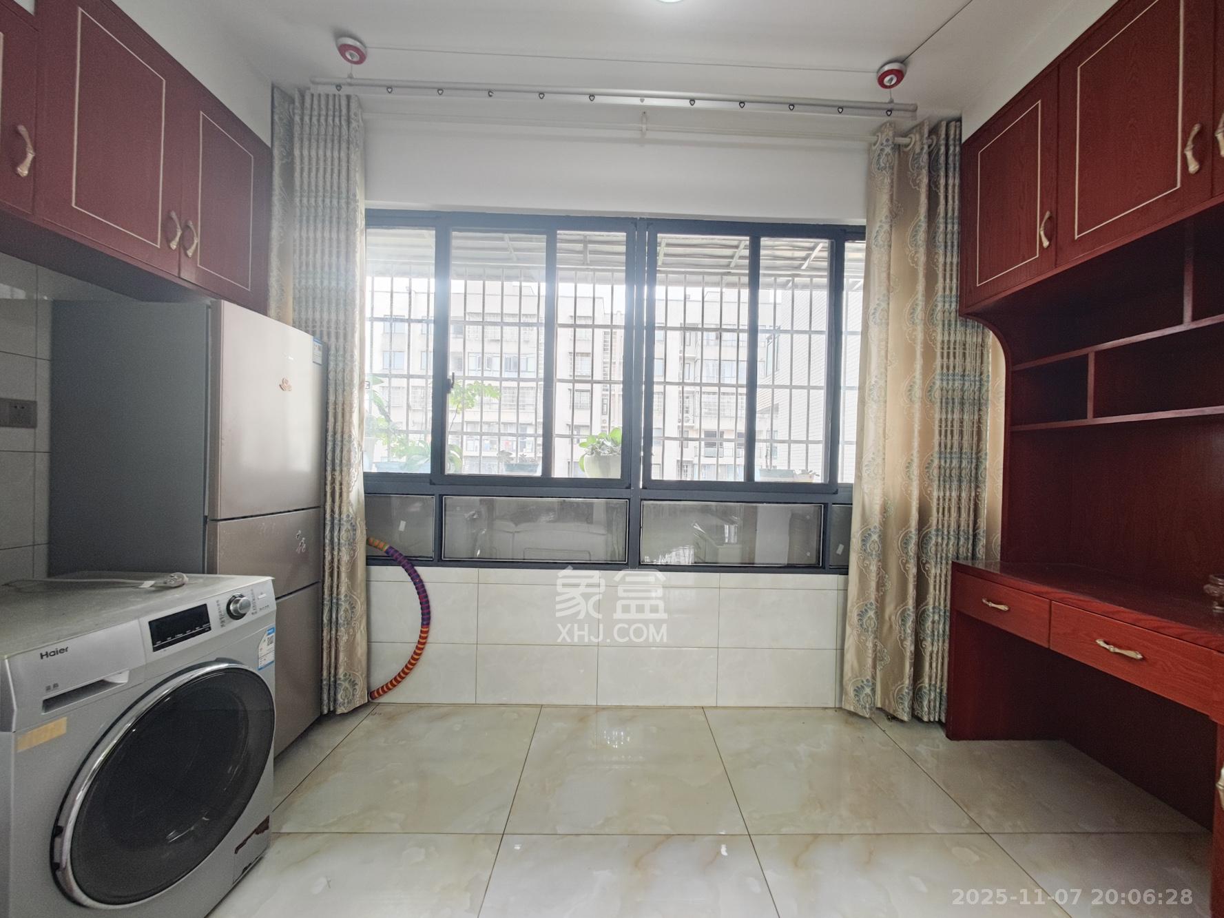 华银天际 1室2厅1卫 88.0万 华银天际 1室2厅1卫 88.0万阳台