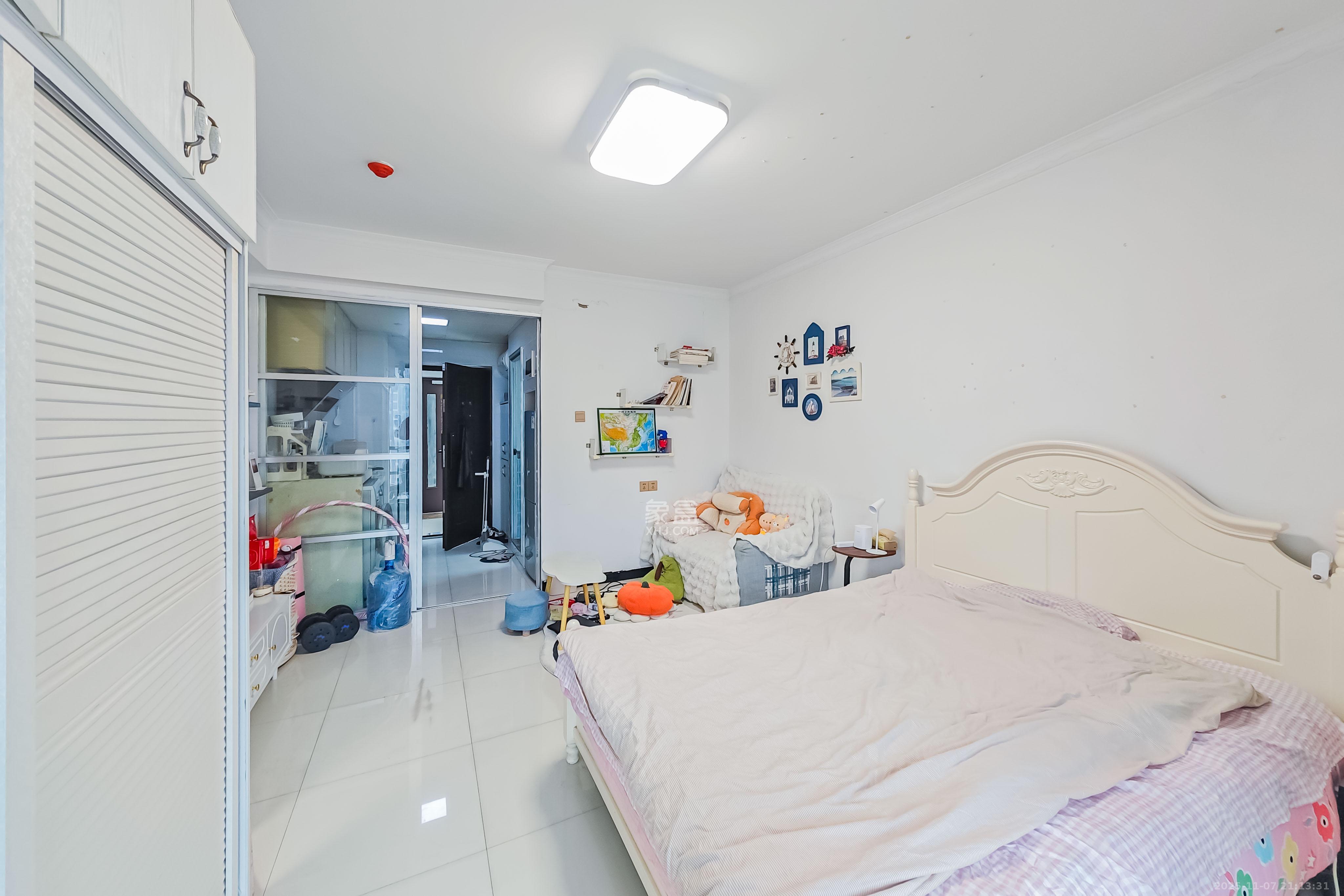 融科东南海  1室1厅1卫    26.0万客厅