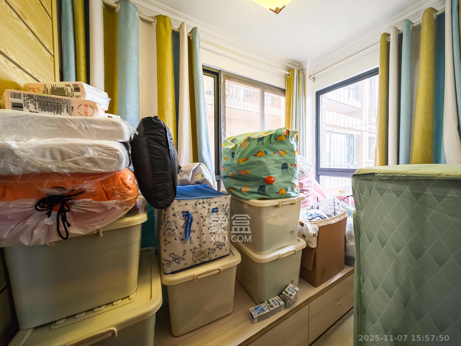 山语城二期 3室2厅1卫 65.0万 山语城二期 3室2厅1卫 65.0万卧室