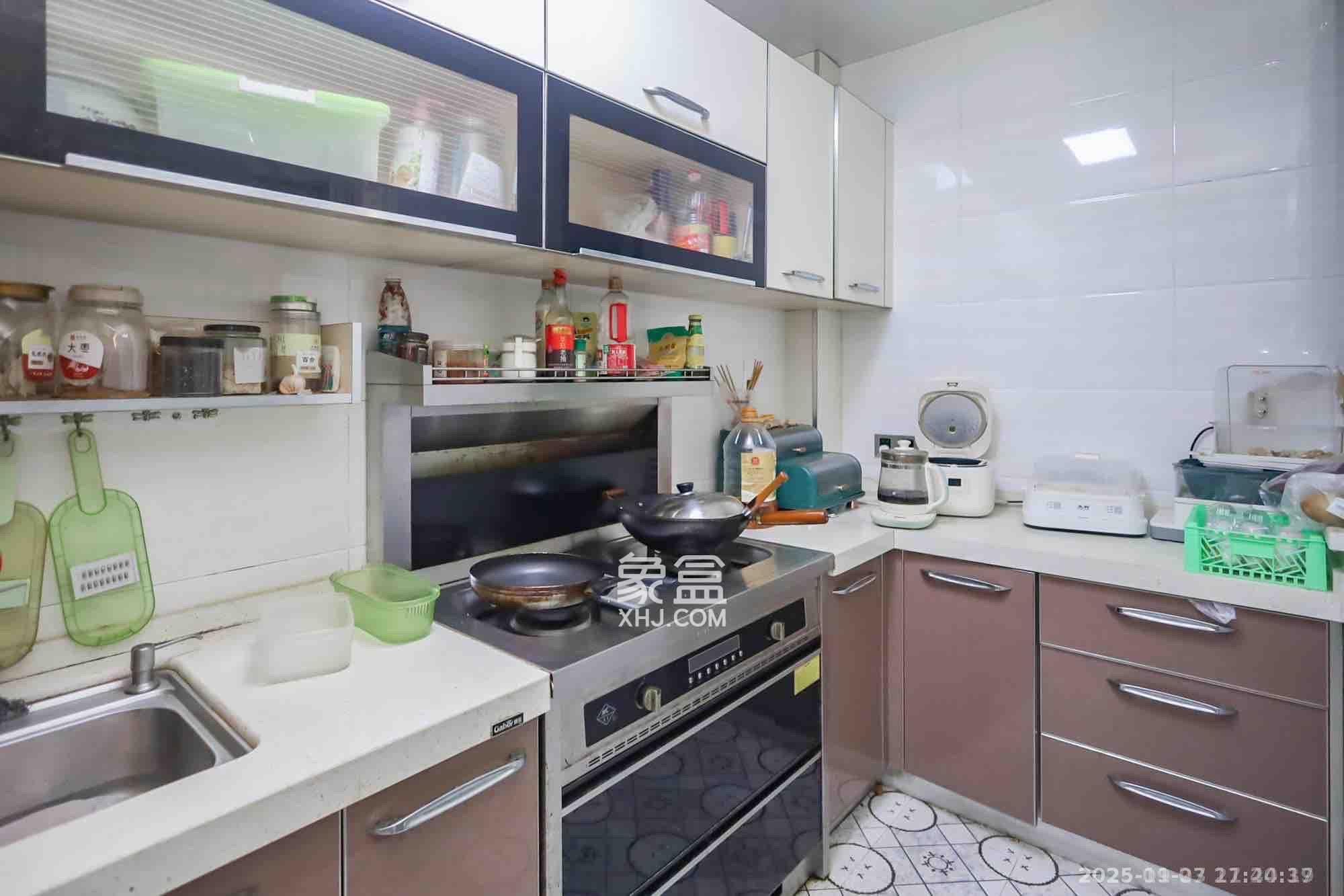 奥克斯广场 3室2厅2卫 3200.0元/月 奥克斯广场 3室2厅2卫 3200.0元/月室内图