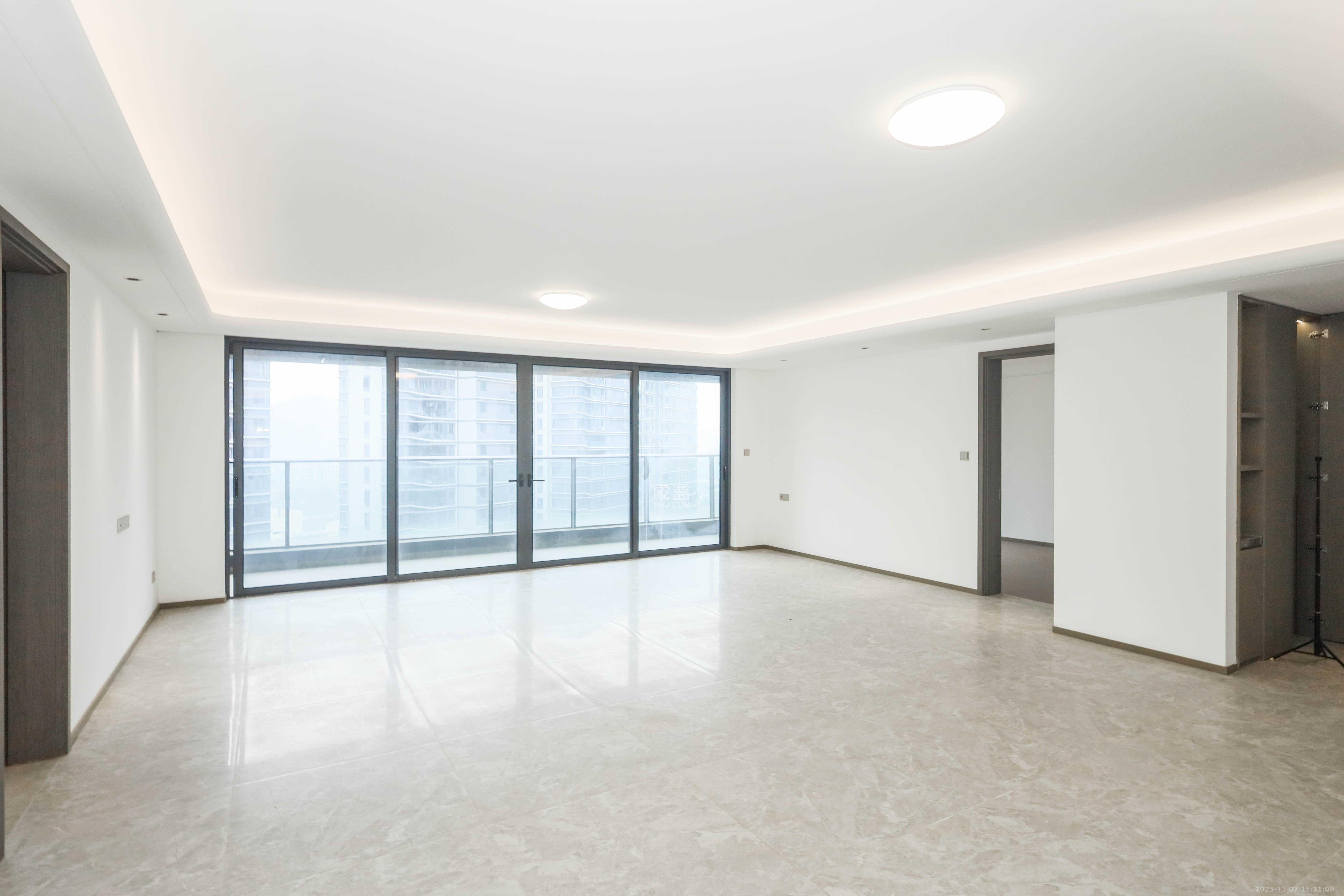 绿城招商桂语雲峯 4室2厅2卫 308.0万 绿城招商桂语雲峯 4室2厅2卫 308.0万客厅