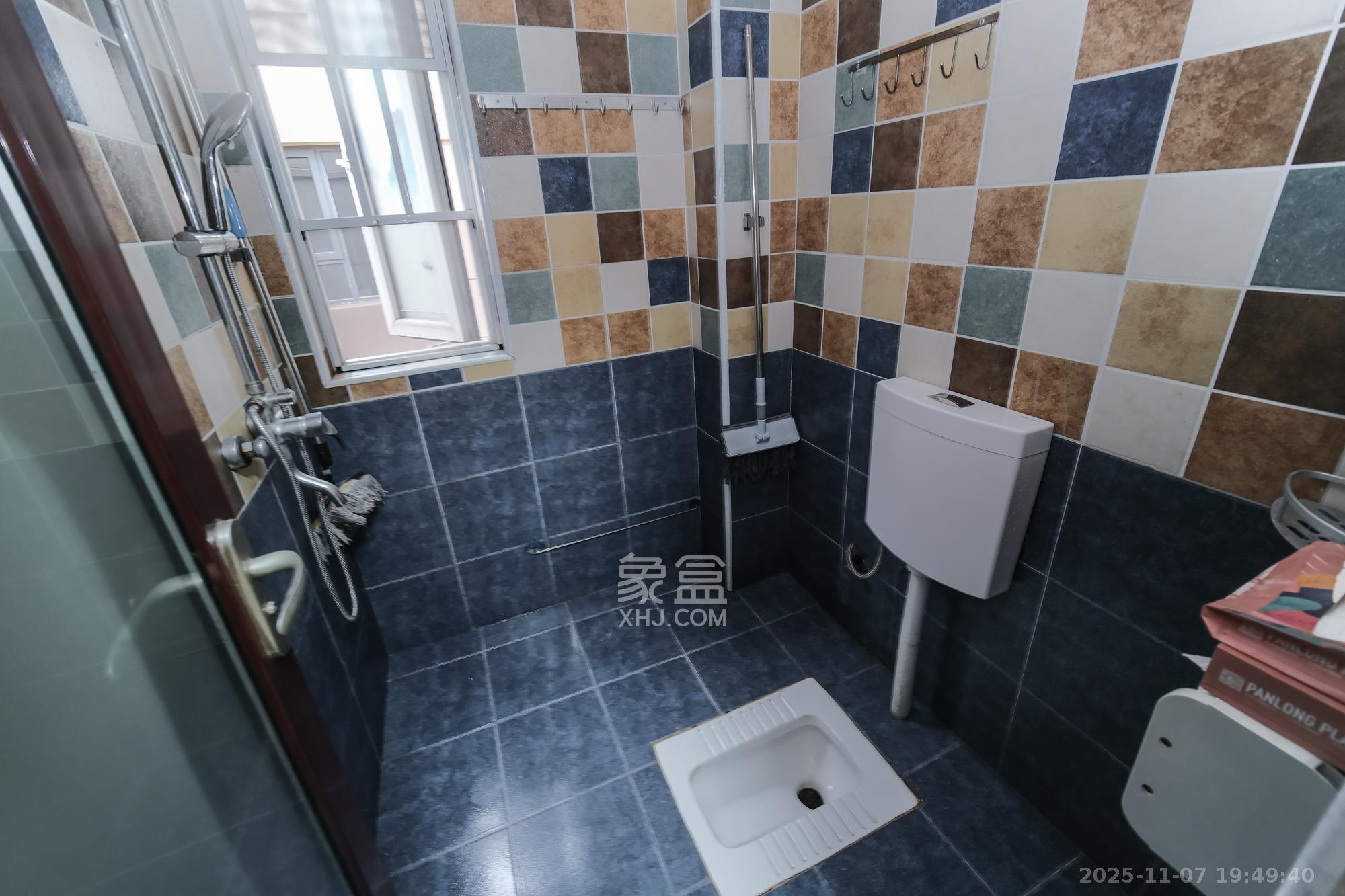 荣盛花语城 3室2厅2卫 65.0万 荣盛花语城 3室2厅2卫 65.0万卫生间