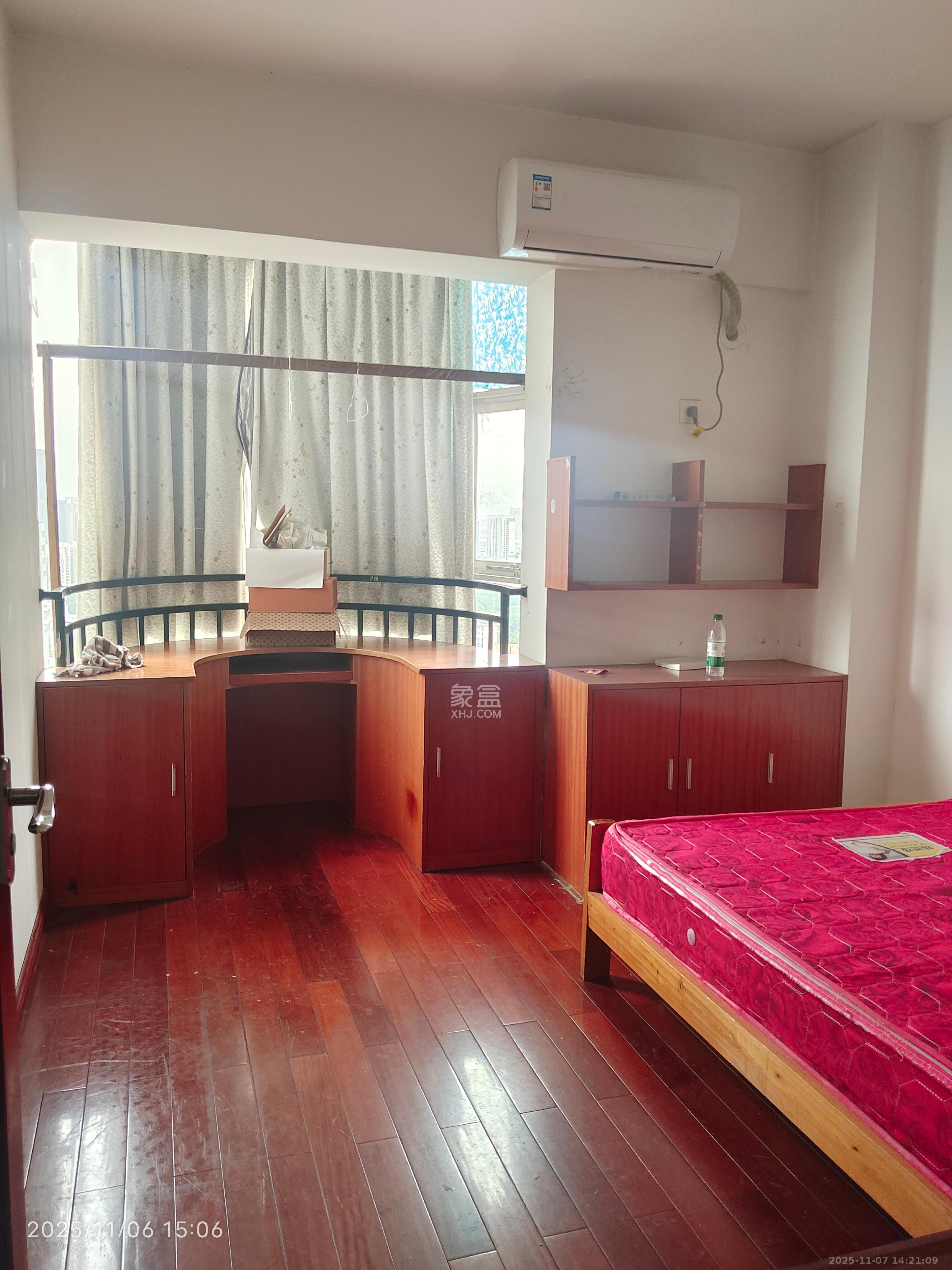 未来现代城  1室2厅1卫    1600.0元/月室内图