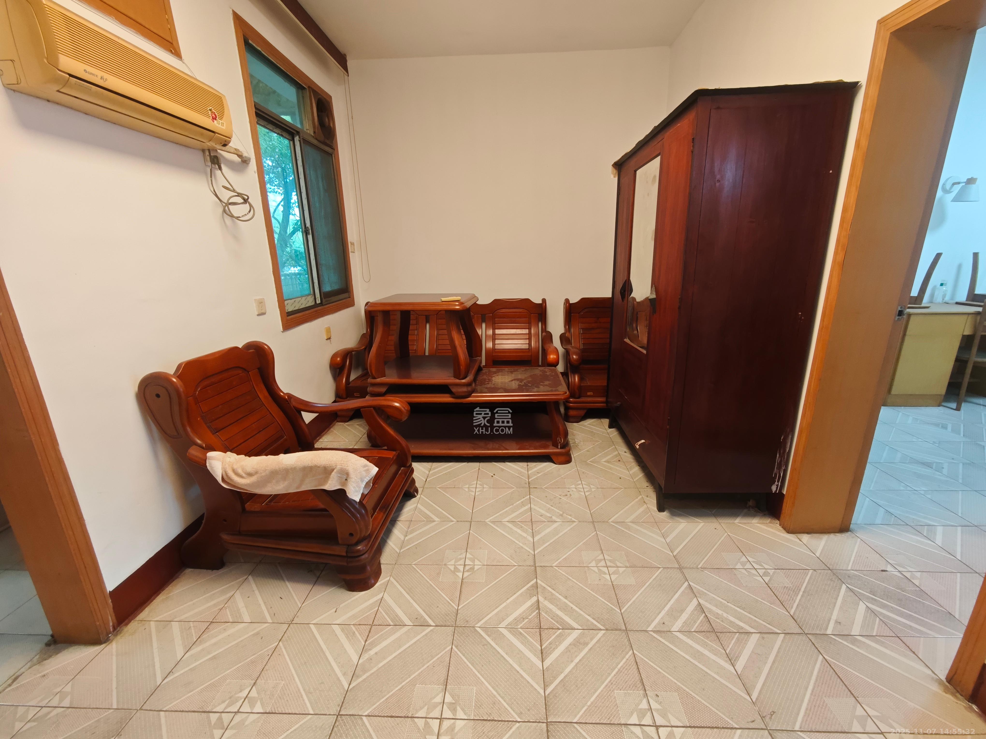 望岳村  2室1厅1卫    1350.0元/月