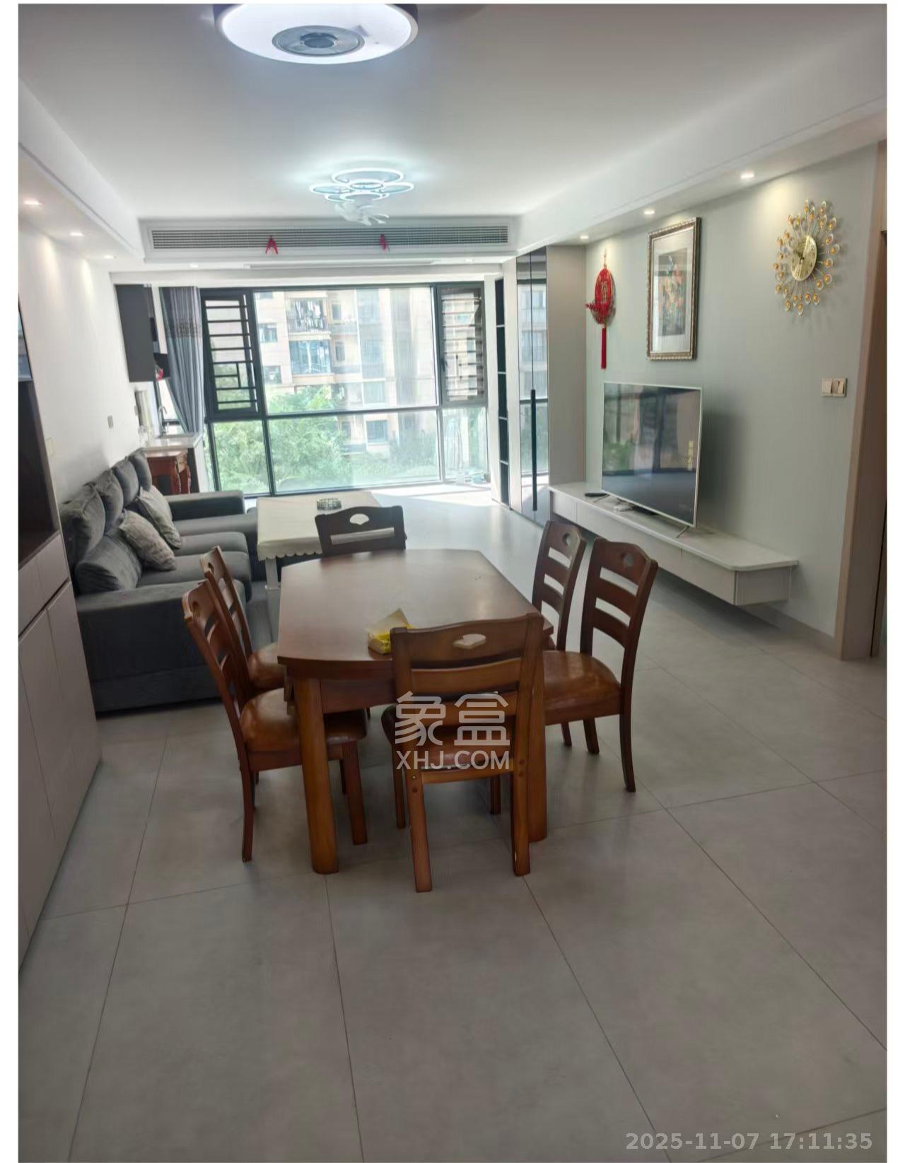 日盛湖湘花苑  3室2厅2卫    3200.0元/月