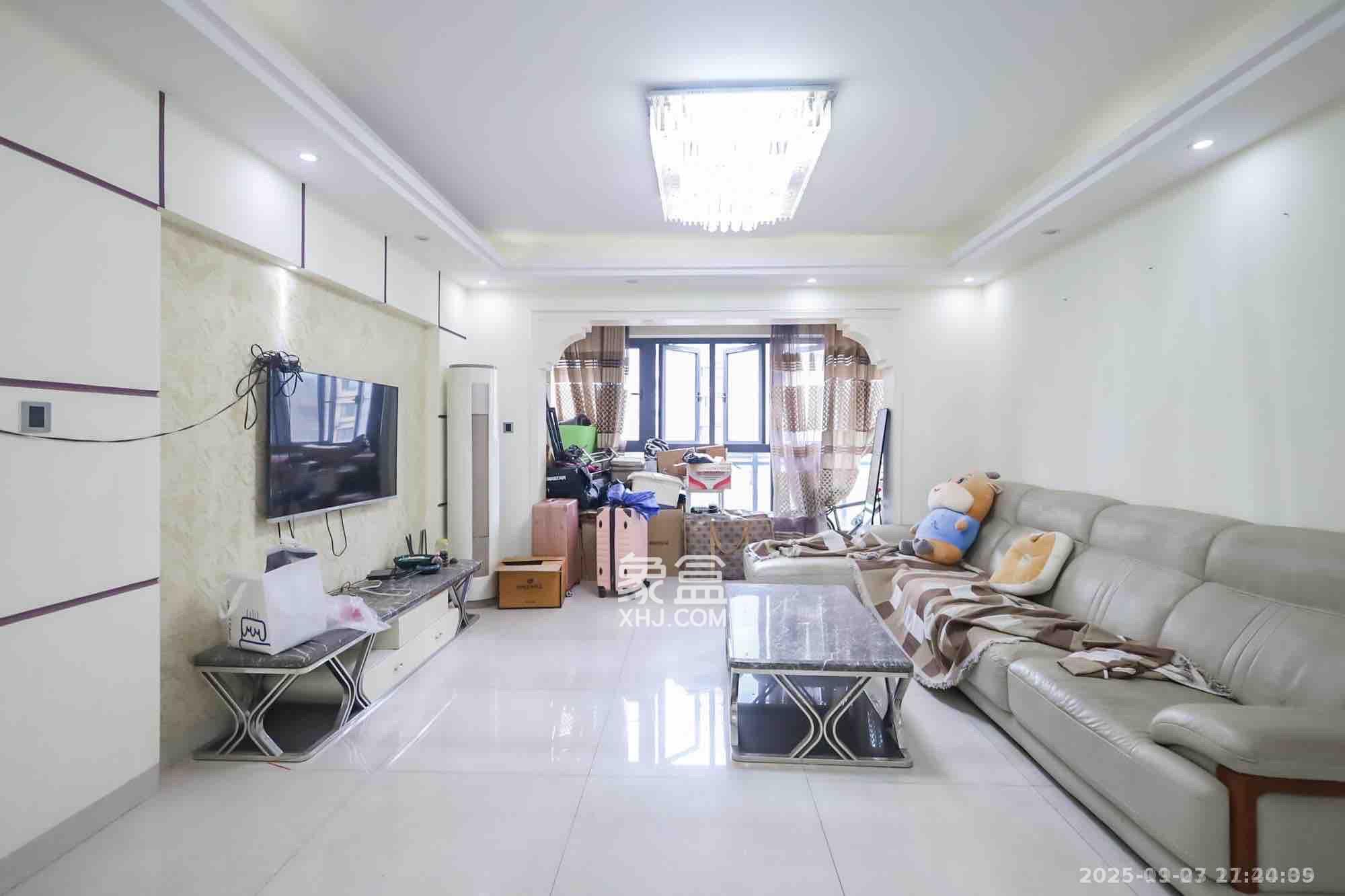 奥克斯广场 3室2厅2卫 3200.0元/月 奥克斯广场 3室2厅2卫 3200.0元/月室内图