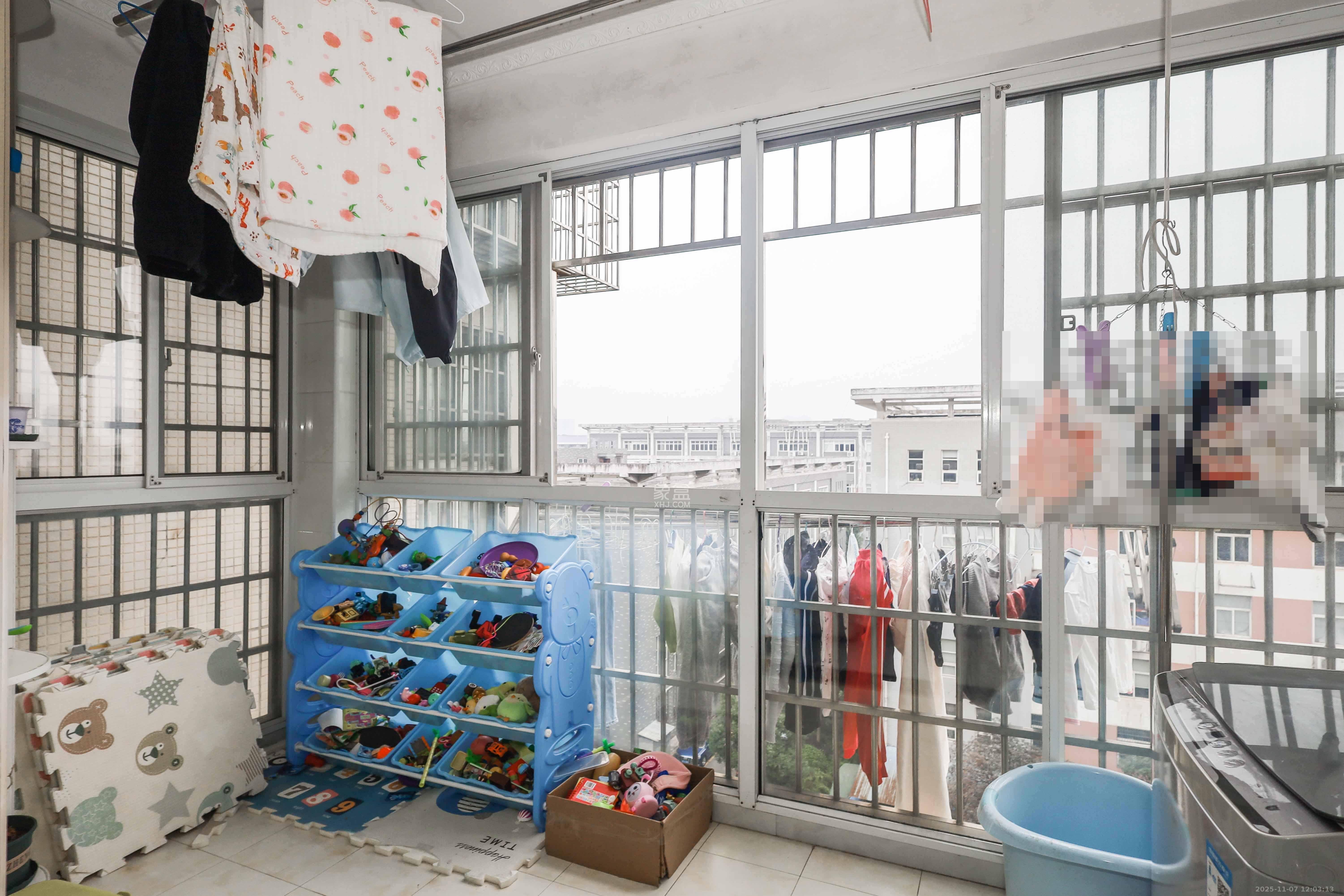 可可小城（麓谷可可小城)  3室2厅1卫    75.0万阳台