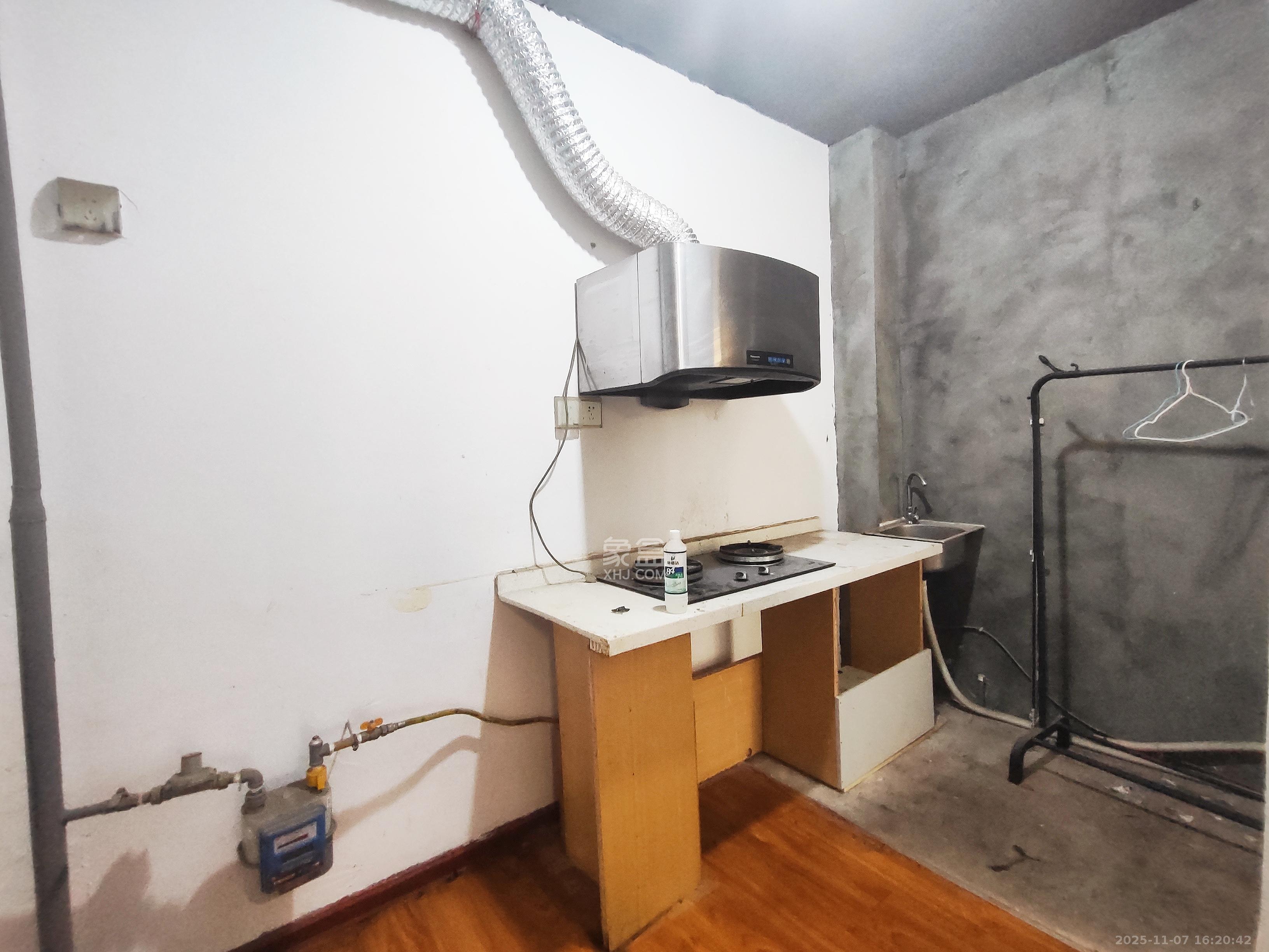 北辰三角洲D2区  1室2厅1卫    2800.0元/月室内图