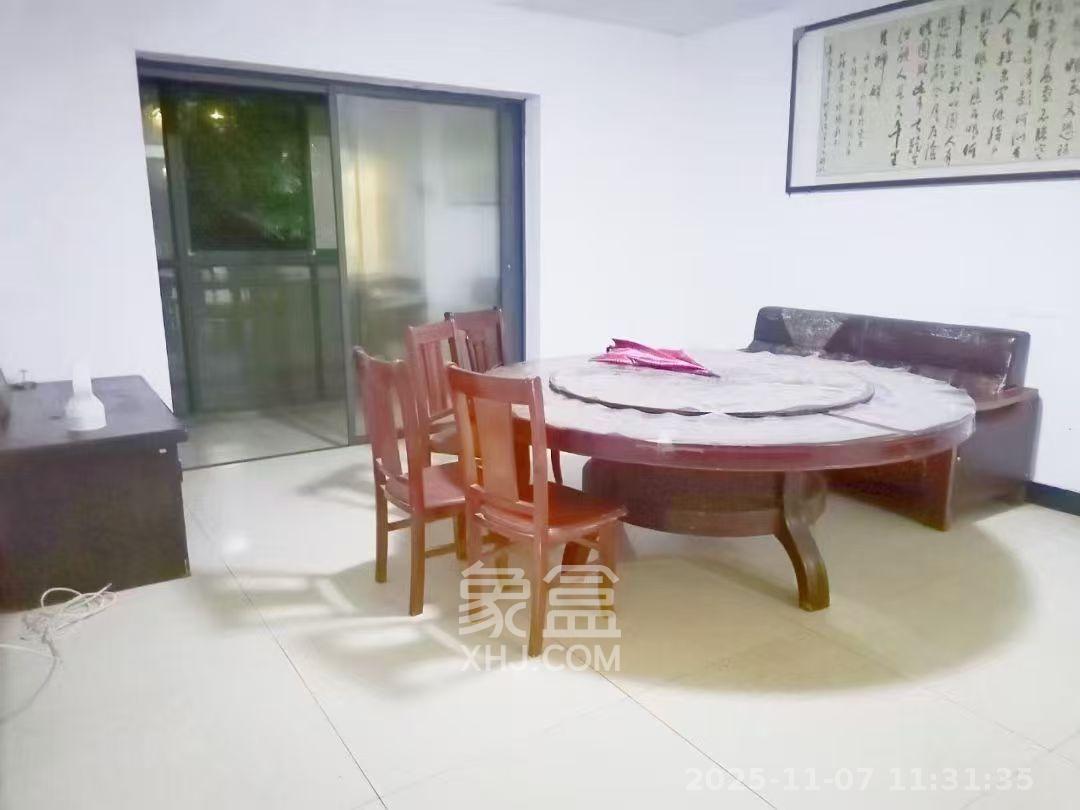 中央一品  5室2厅2卫    2200.0元/月