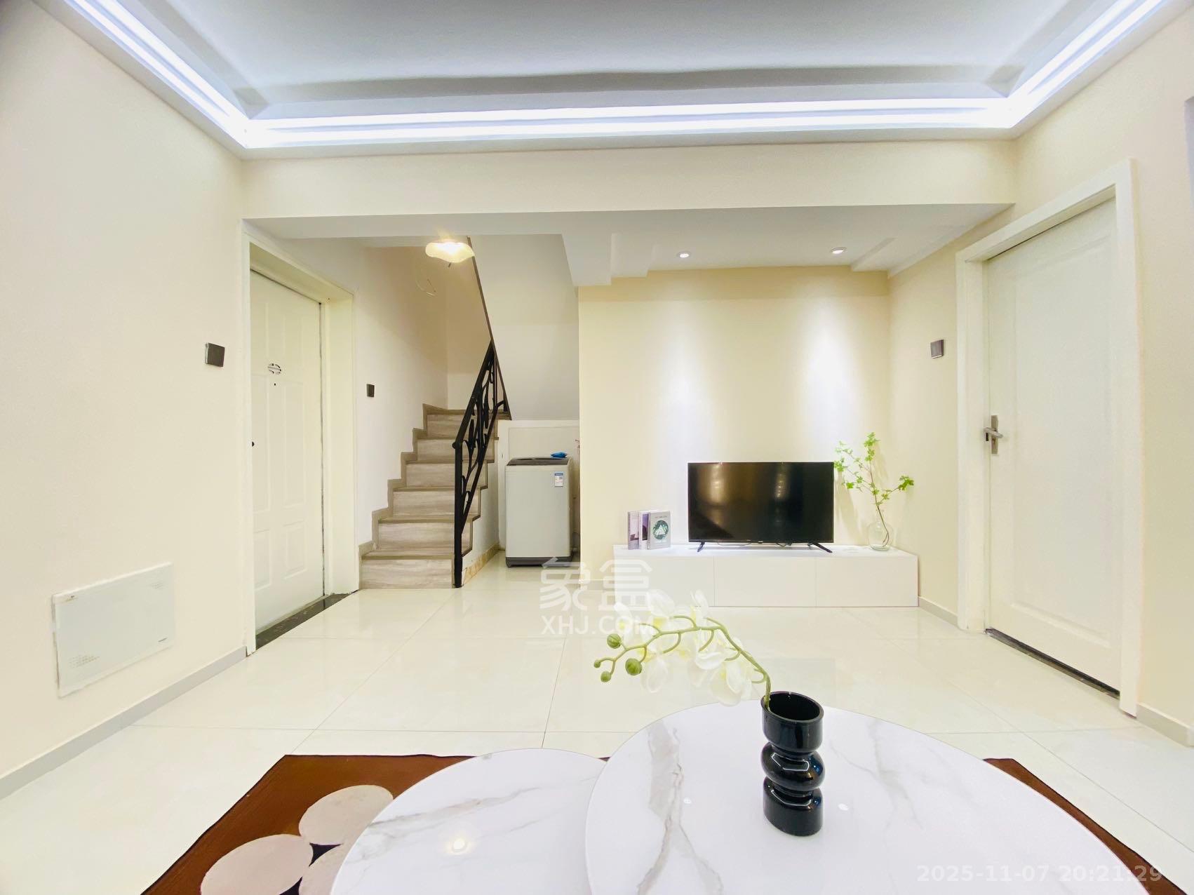 宏景名厦 1室2厅2卫 3580.0元/月 宏景名厦 1室2厅2卫 3580.0元/月室内图