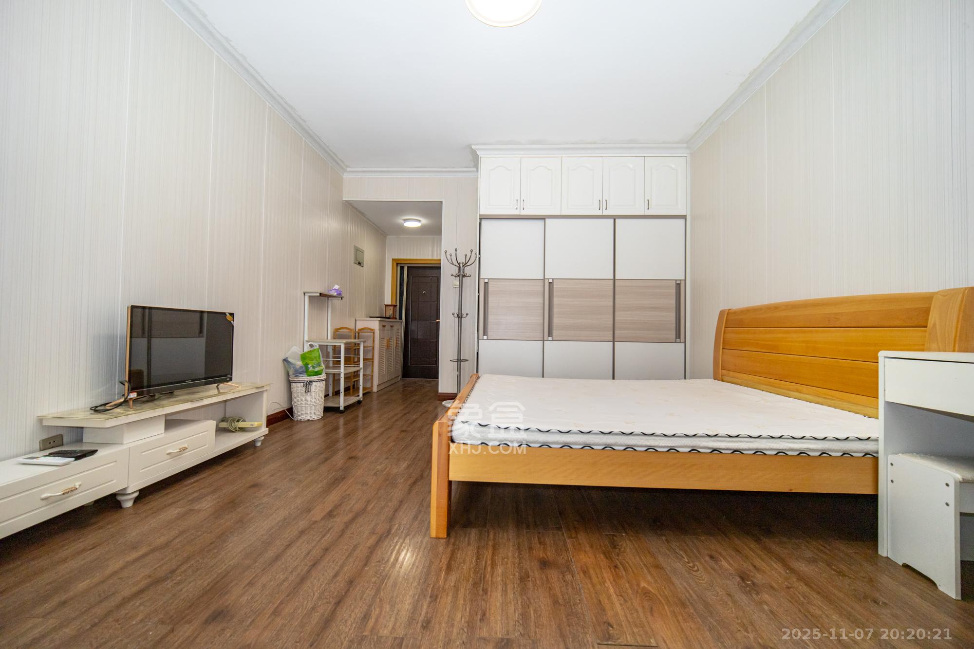 明城公寓 1室1厅1卫 19.8万 明城公寓 1室1厅1卫 19.8万客厅