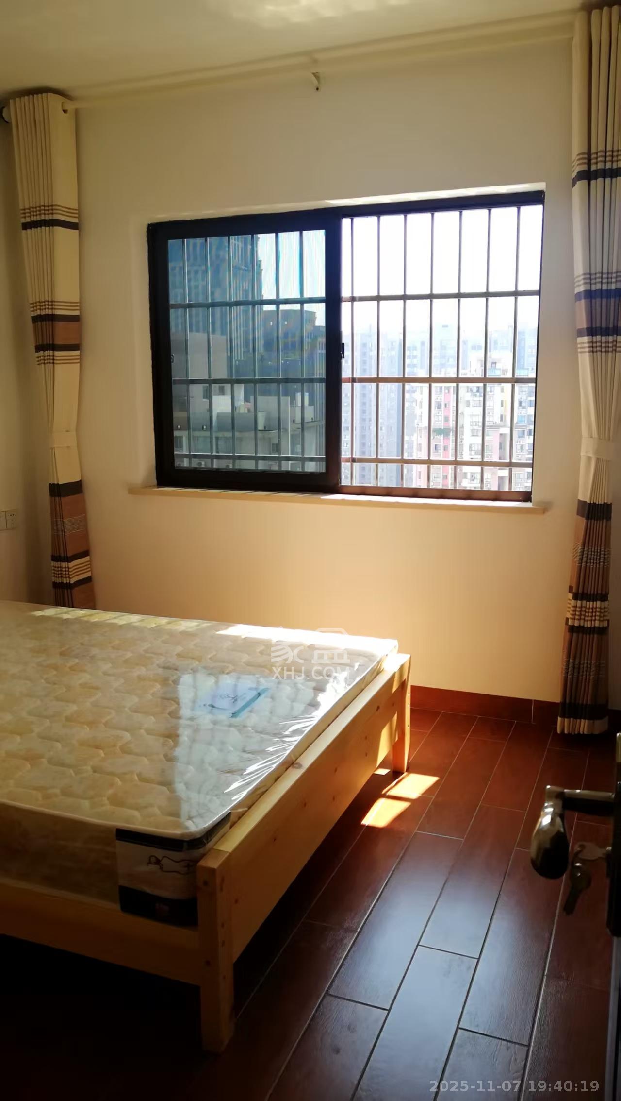 顺安大厦  3室2厅1卫    3000.0元/月室内图