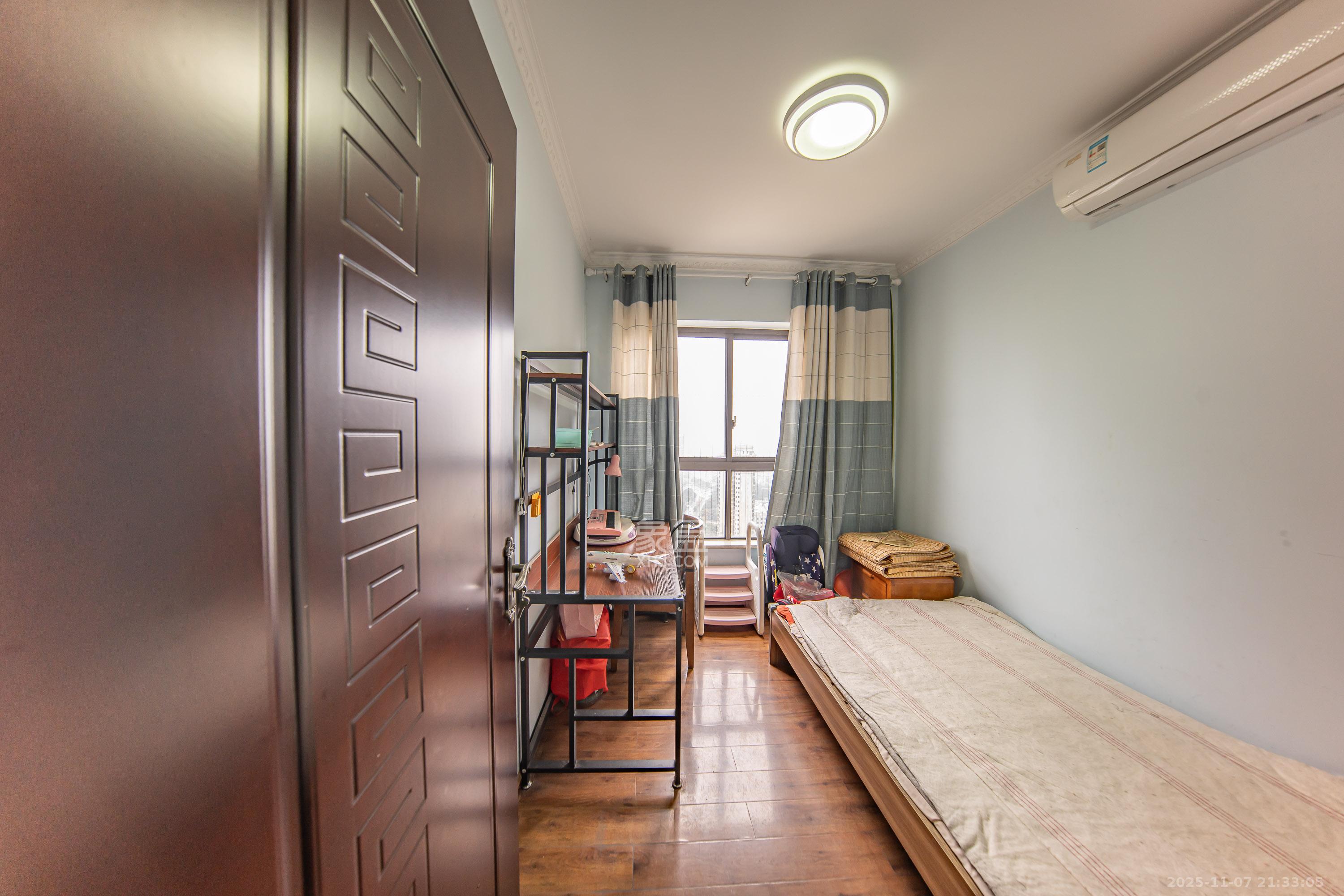 华润橡树湾 3室2厅1卫 69.8万 华润橡树湾 3室2厅1卫 69.8万卧室