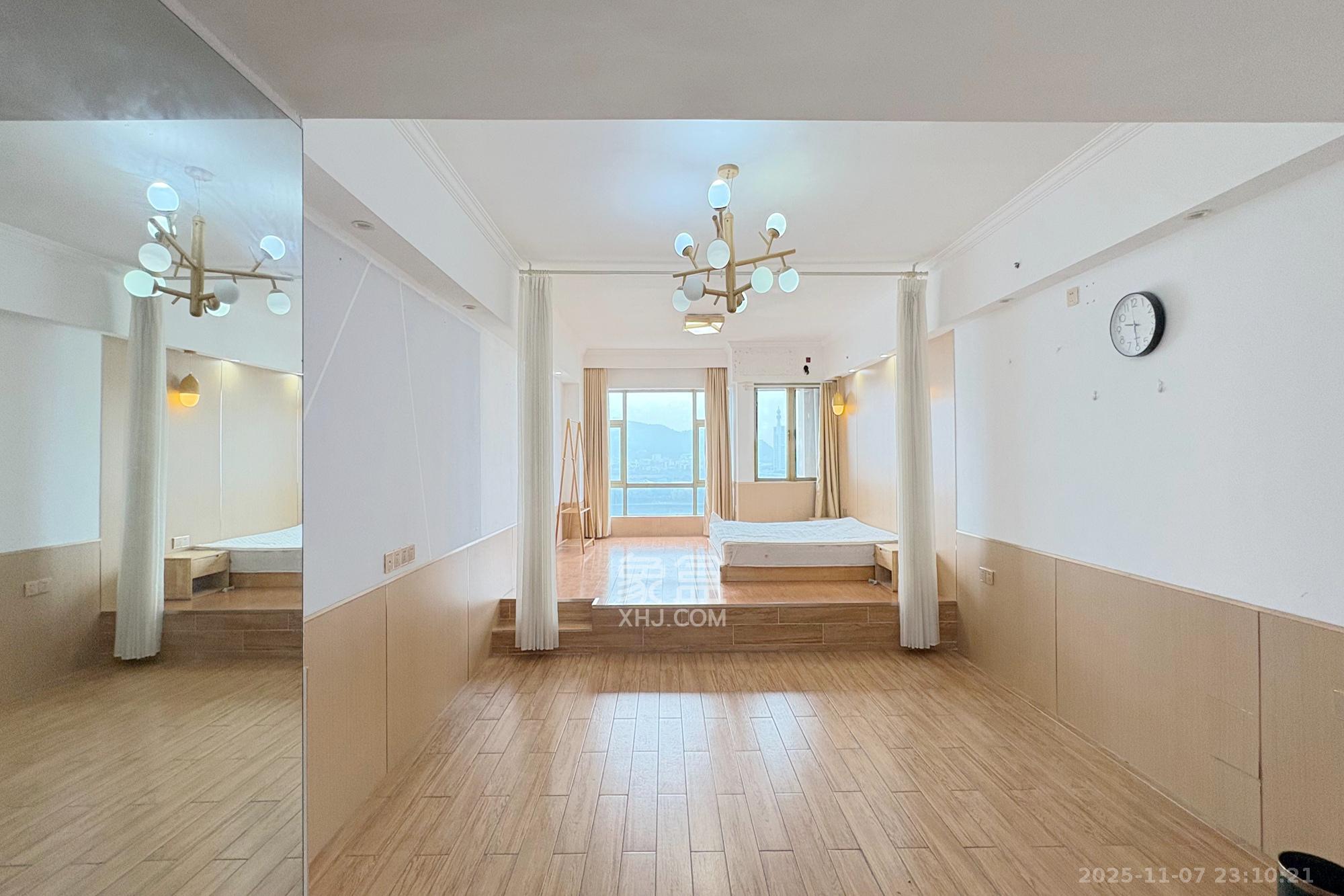 江岸丽都(江与城) 1室1厅1卫 83.0万 江岸丽都(江与城) 1室1厅1卫 83.0万客厅