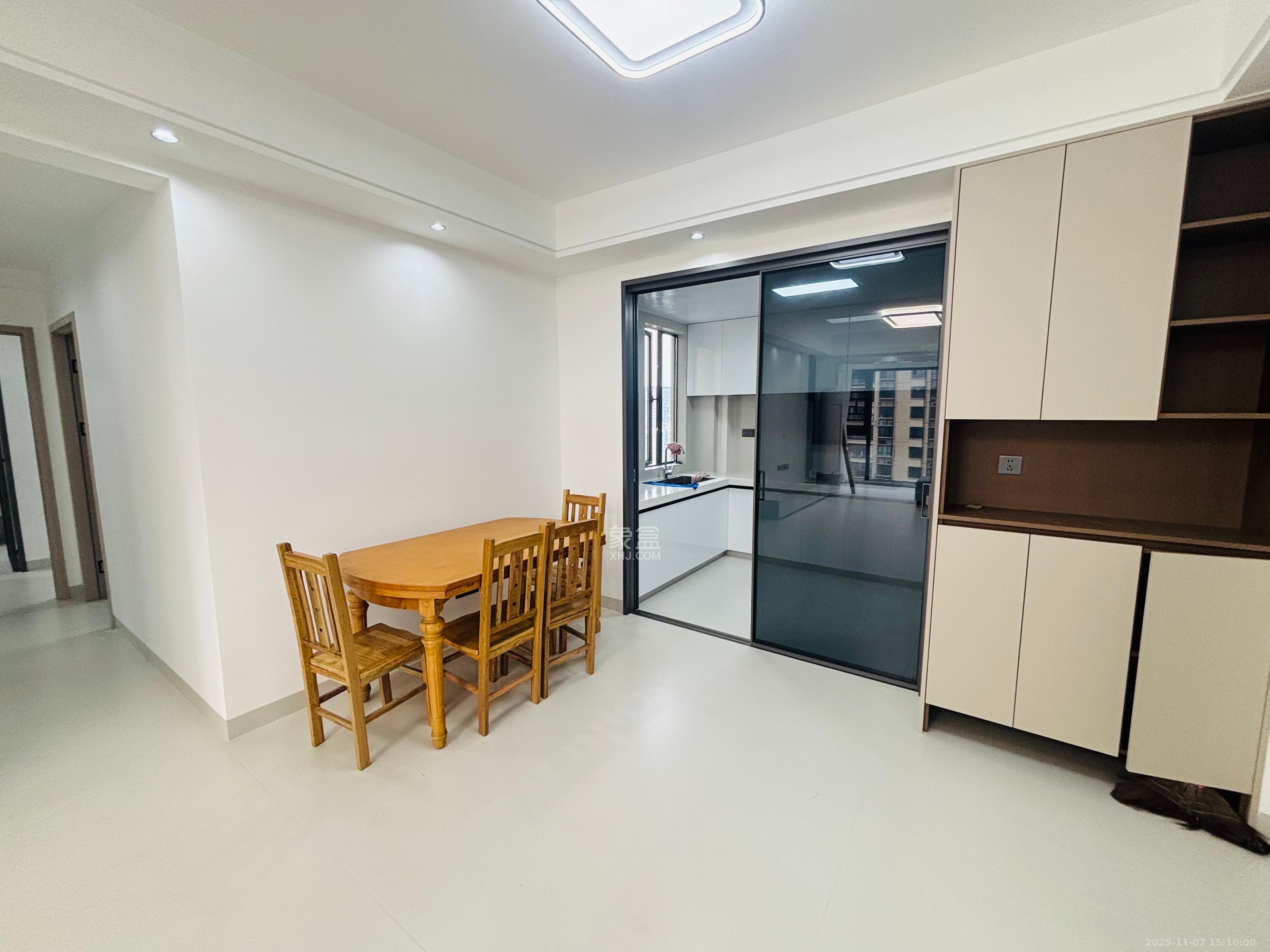 岭福家苑(天心佳苑) 3室2厅2卫 3600.0元/月 岭福家苑(天心佳苑) 3室2厅2卫 3600.0元/月室内图