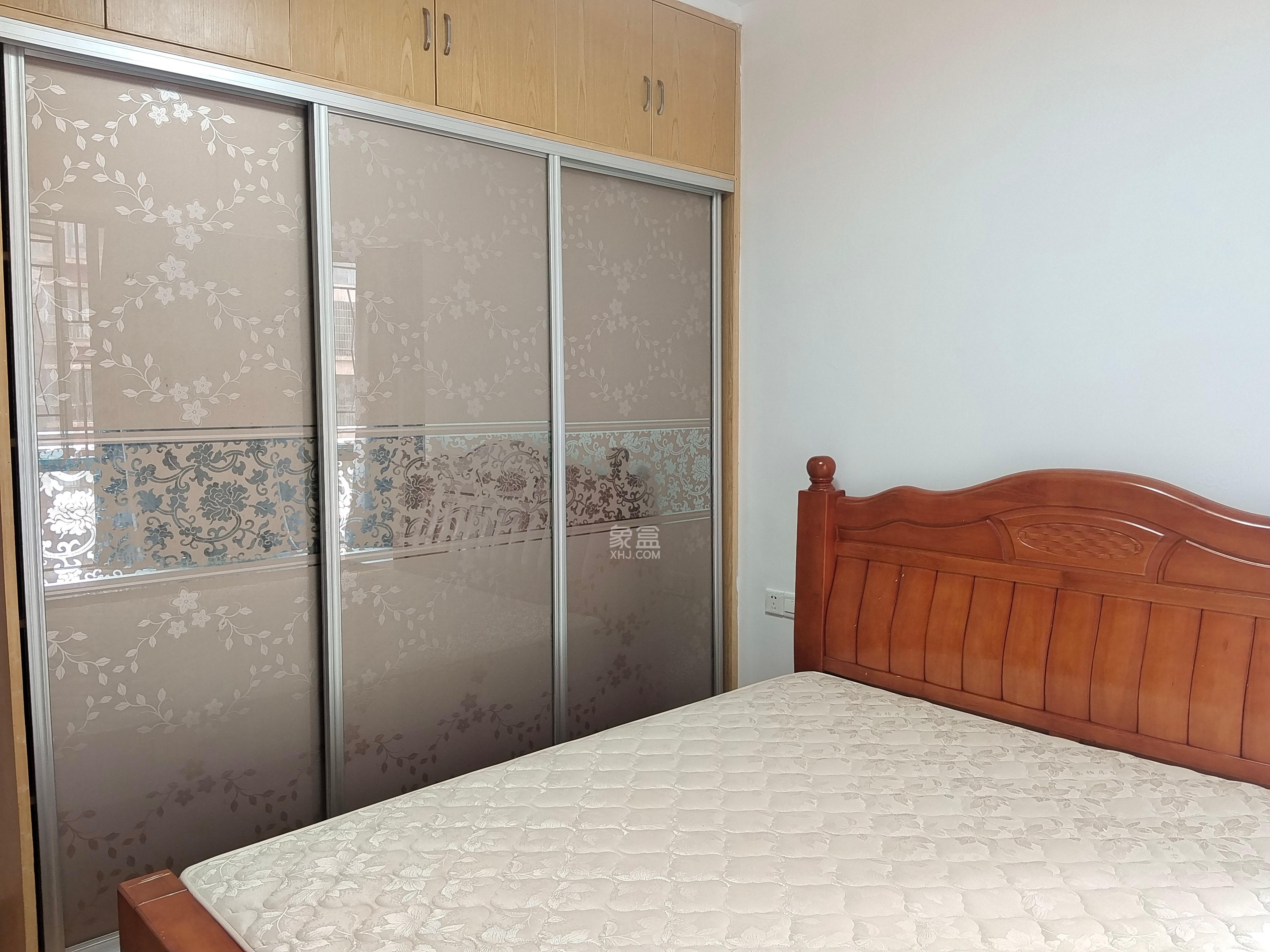 麓谷公馆（涉外国际公馆）  2室2厅1卫    2100.0元/月室内图