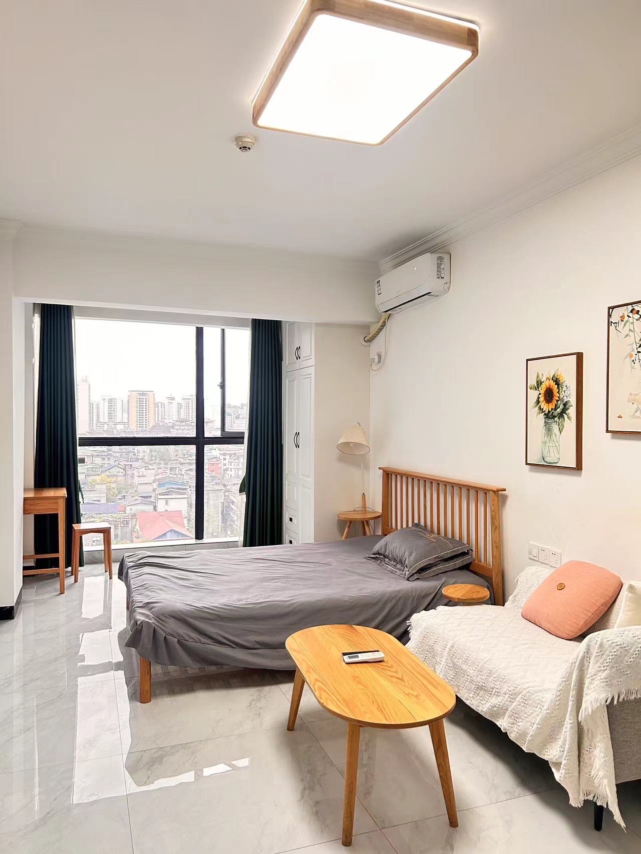 天门中央广场  1室0厅0卫    1300.0元/月