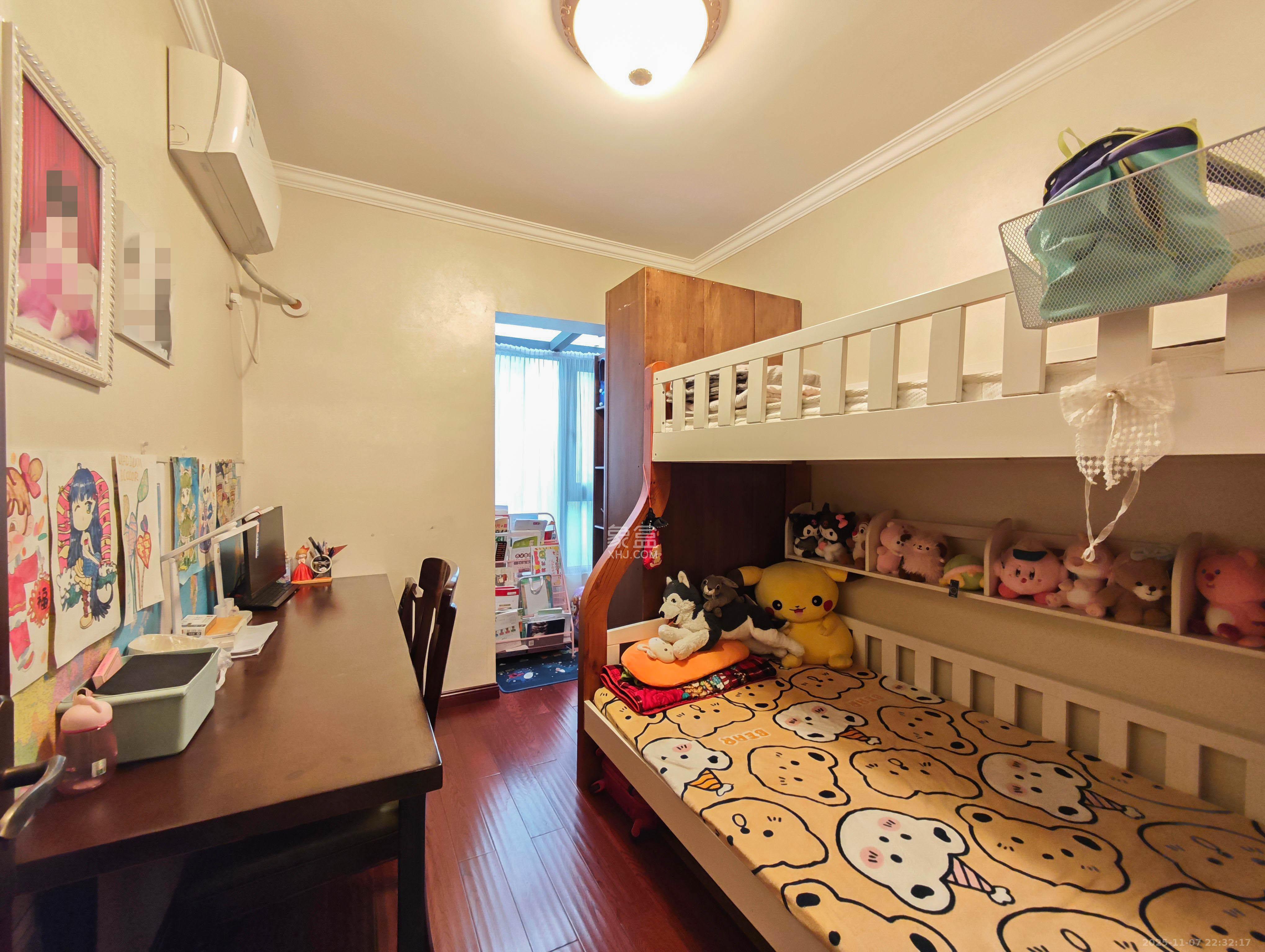 富春山 4室1厅2卫 108.0万 富春山 4室1厅2卫 108.0万卧室