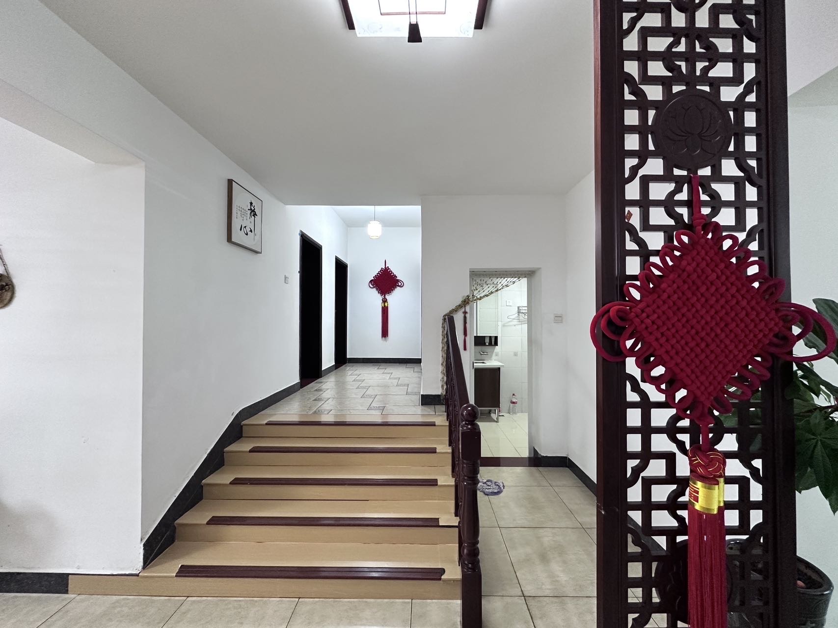 绿色佳园 3室2厅2卫 140.0万 绿色佳园 3室2厅2卫 140.0万客厅