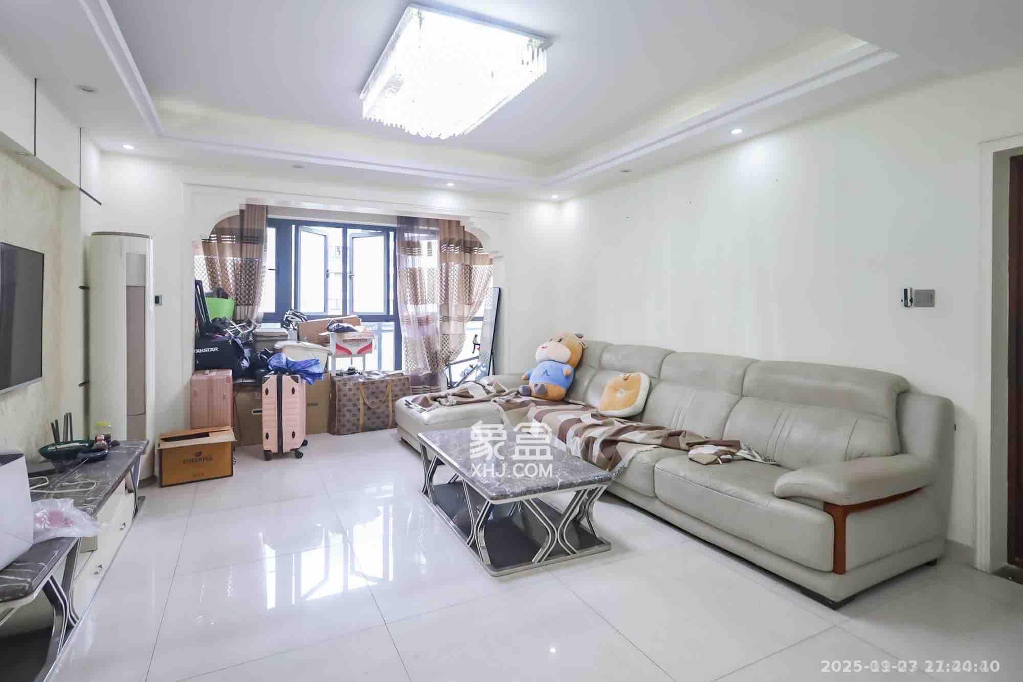 奥克斯广场 3室2厅2卫 3200.0元/月 奥克斯广场 3室2厅2卫 3200.0元/月室内图