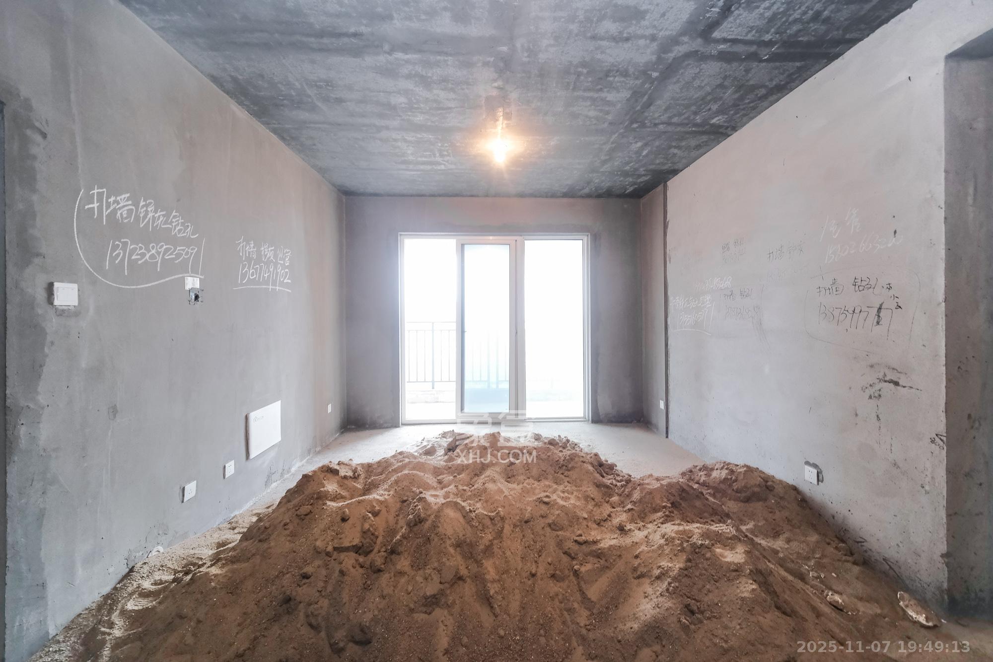 和悦城(蟠龙景苑) 3室2厅2卫 72.0万 和悦城(蟠龙景苑) 3室2厅2卫 72.0万客厅