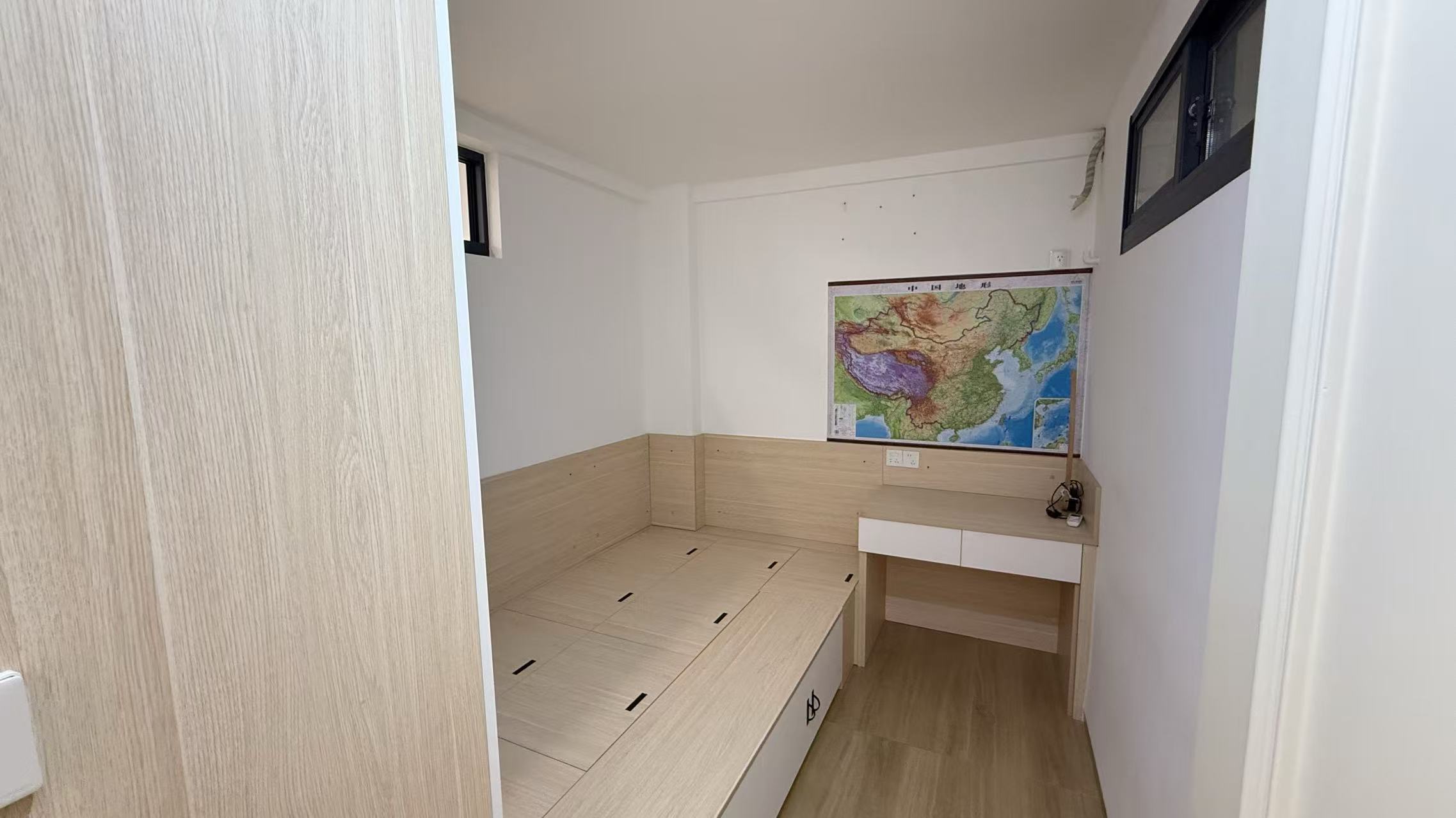 琼山食品厂宿舍 3室2厅1卫 90.0万 琼山食品厂宿舍 3室2厅1卫 90.0万客厅