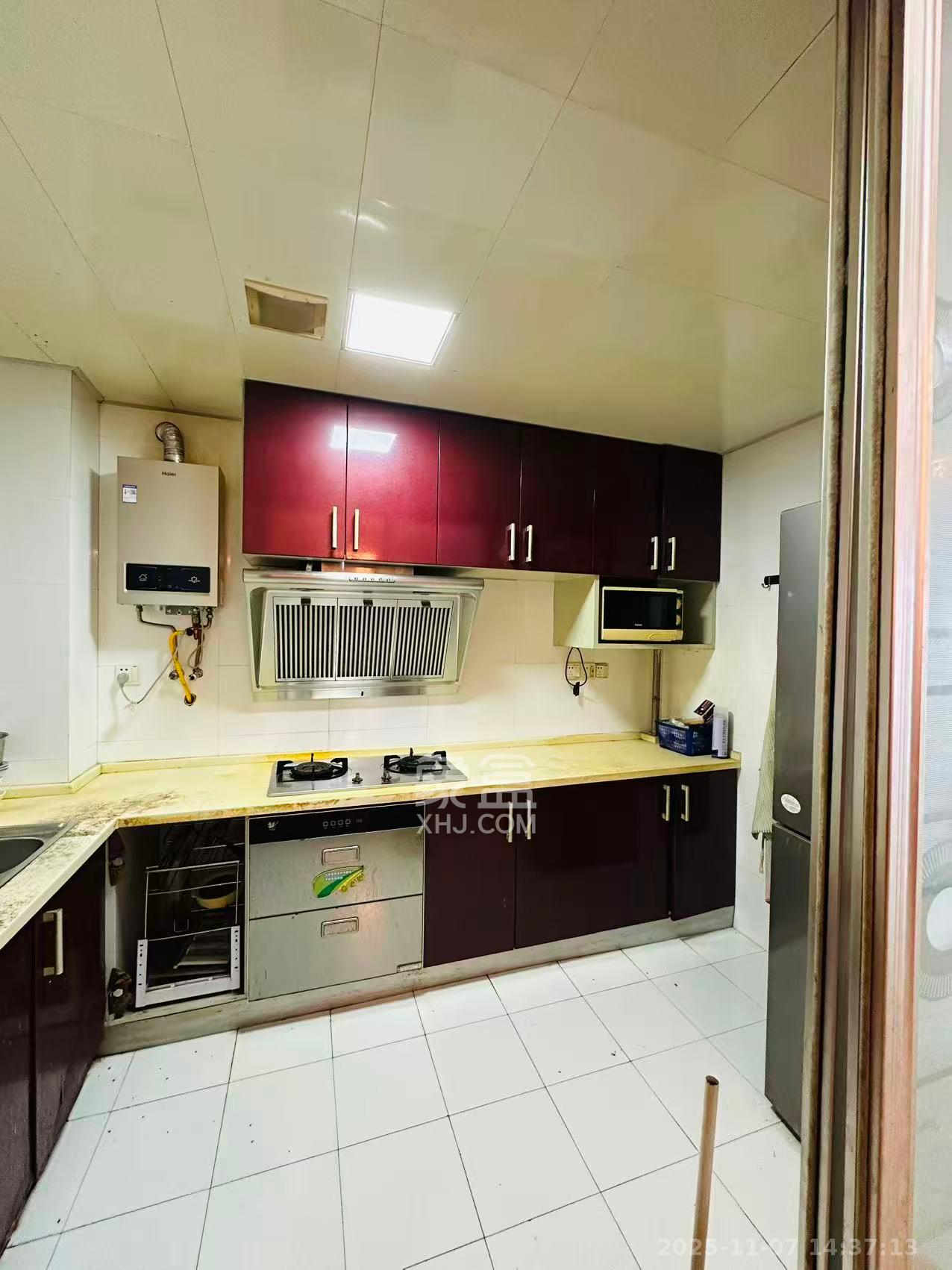 佳阳悦景馨都  3室2厅2卫    2300.0元/月室内图