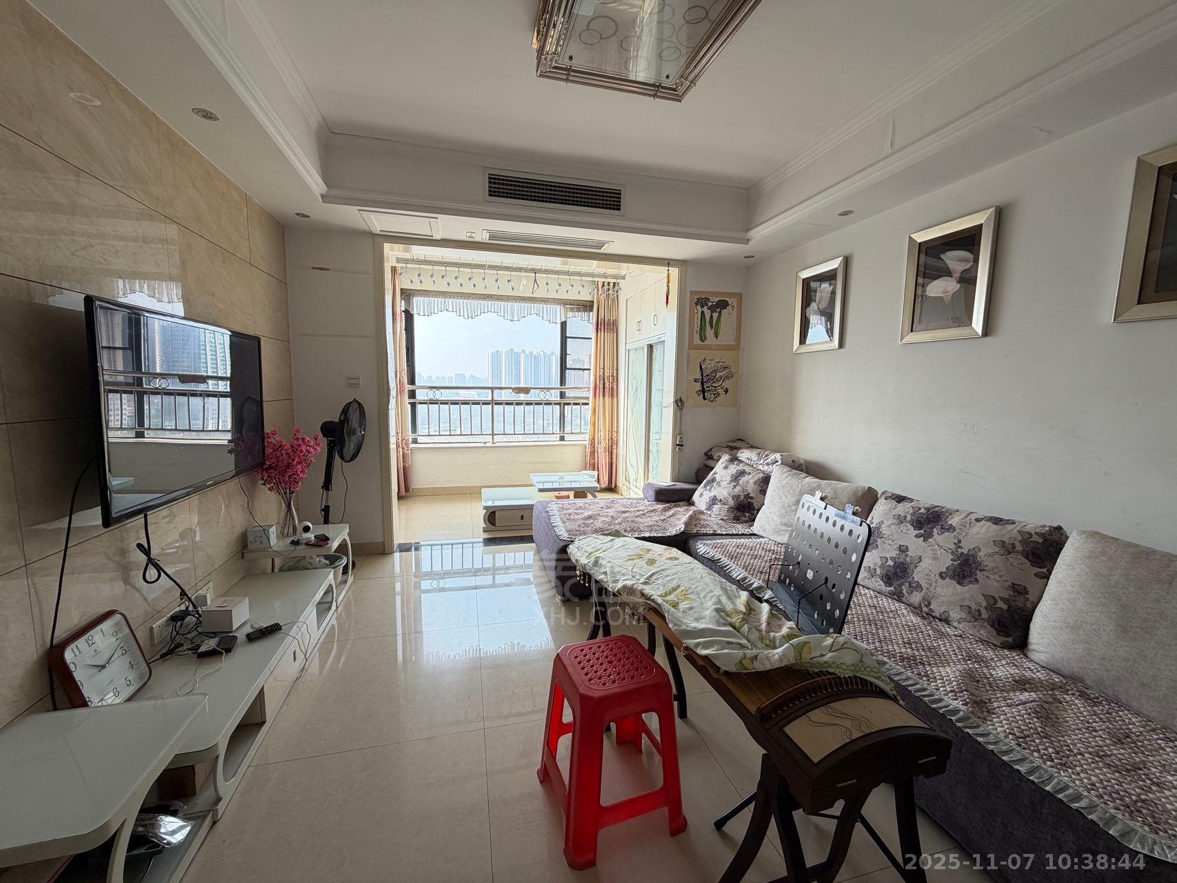 中建御山和苑  3室2厅1卫    2000.0元/月室内图