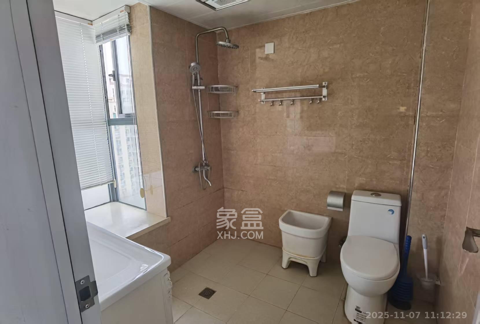 长盛岚庭  3室2厅2卫    2500.0元/月室内图