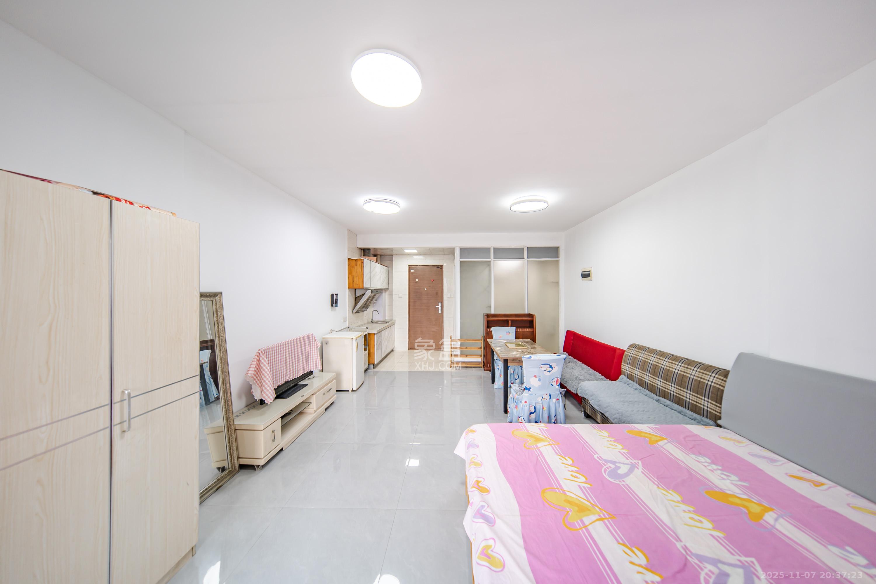 金土地第一湾 1室1厅1卫 27.0万 金土地第一湾 1室1厅1卫 27.0万客厅