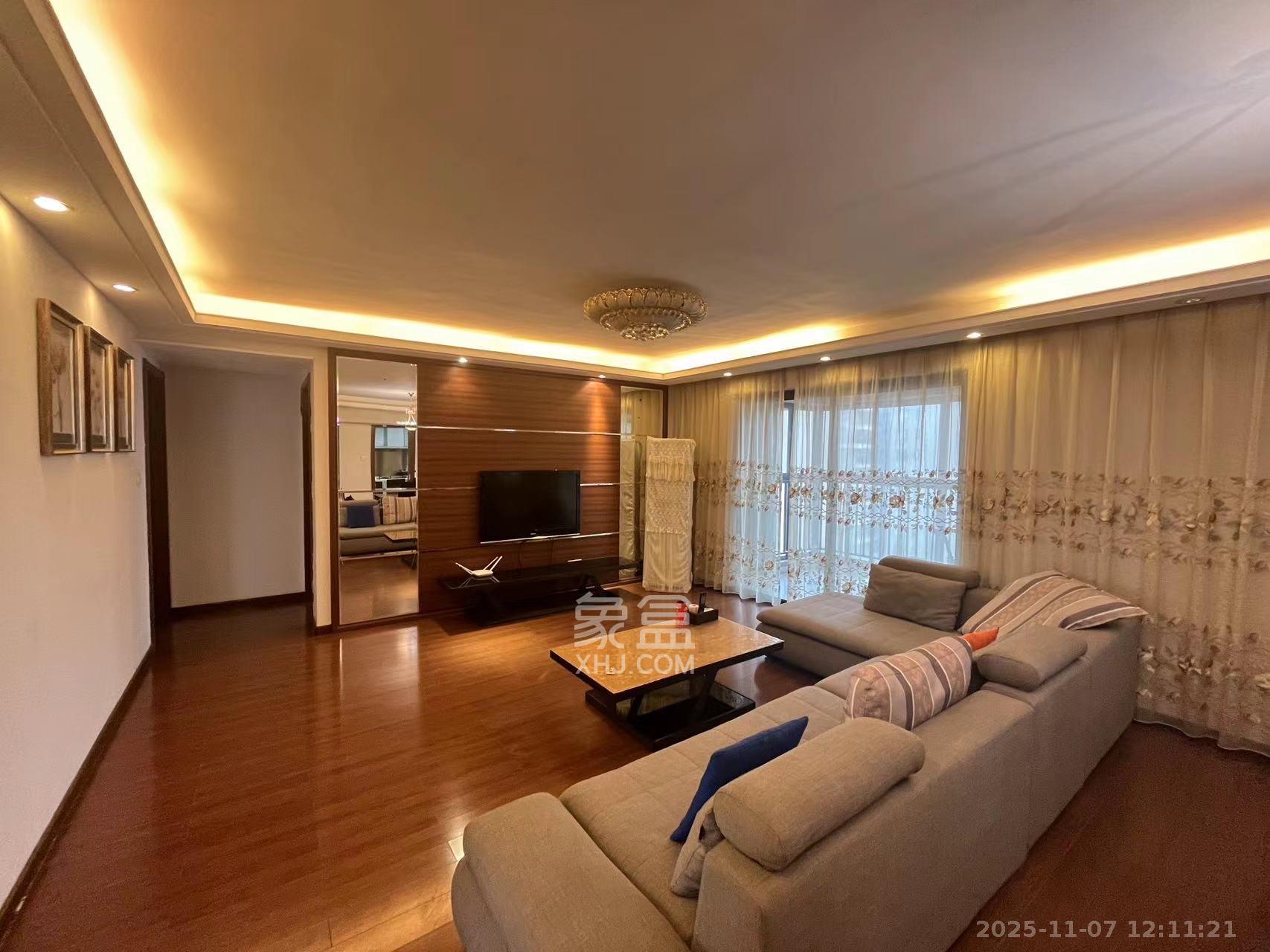 万科金域华府一期  3室3厅2卫    3400.0元/月