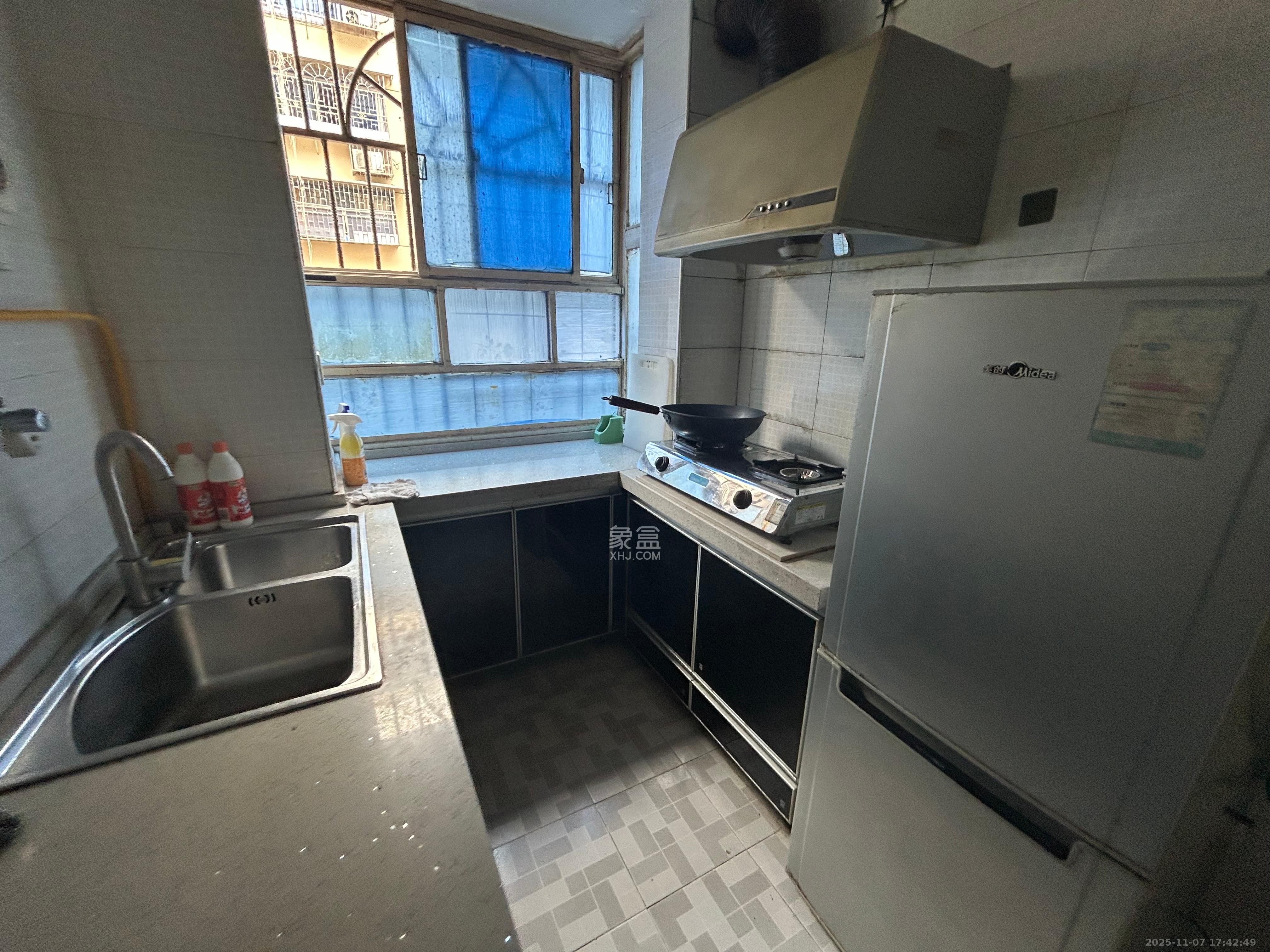 公交园小区(公交新村) 2室1厅1卫 1700.0元/月 公交园小区(公交新村) 2室1厅1卫 1700.0元/月室内图