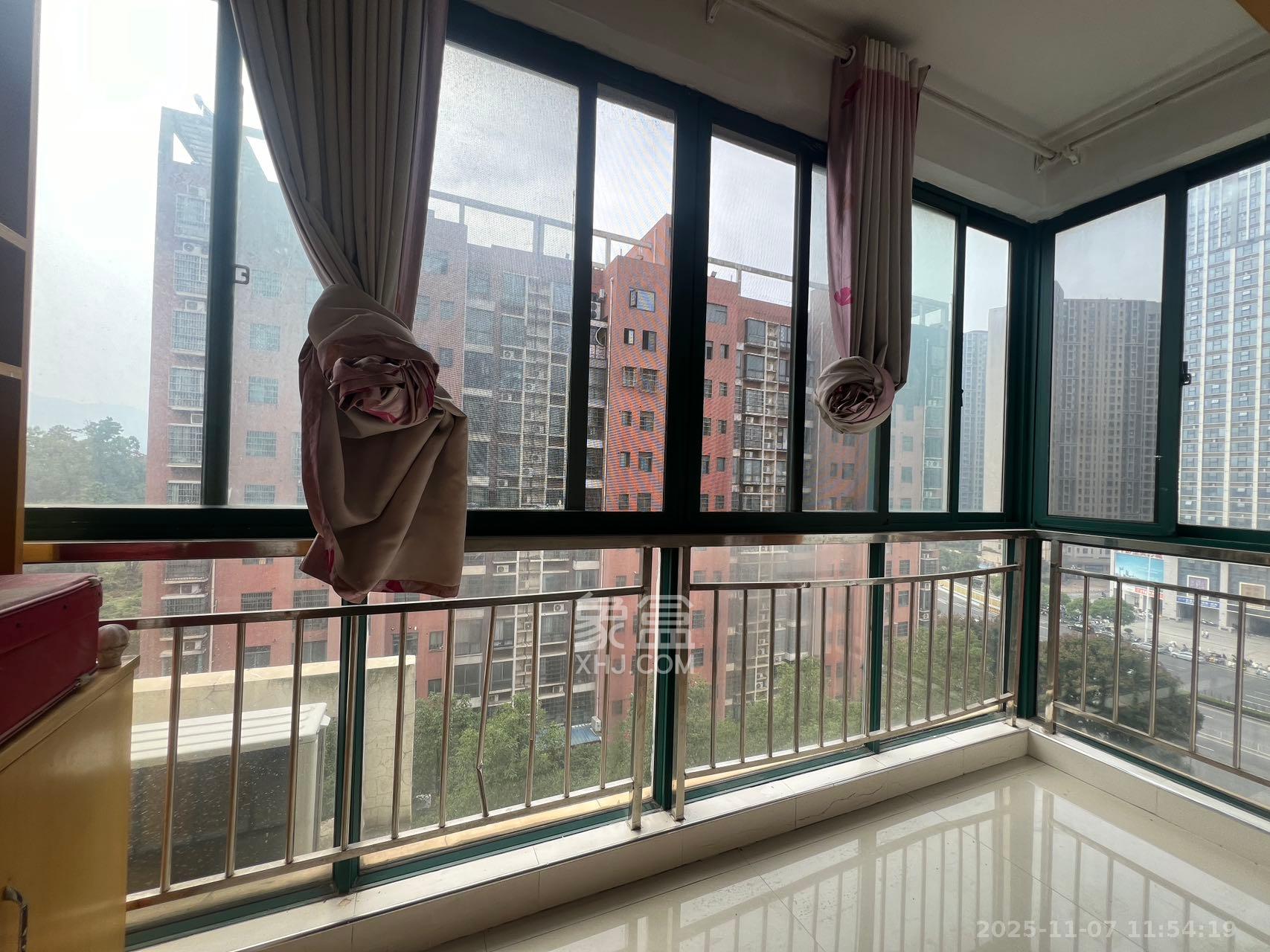 城西公寓（西城门第）  3室2厅2卫    2200.0元/月