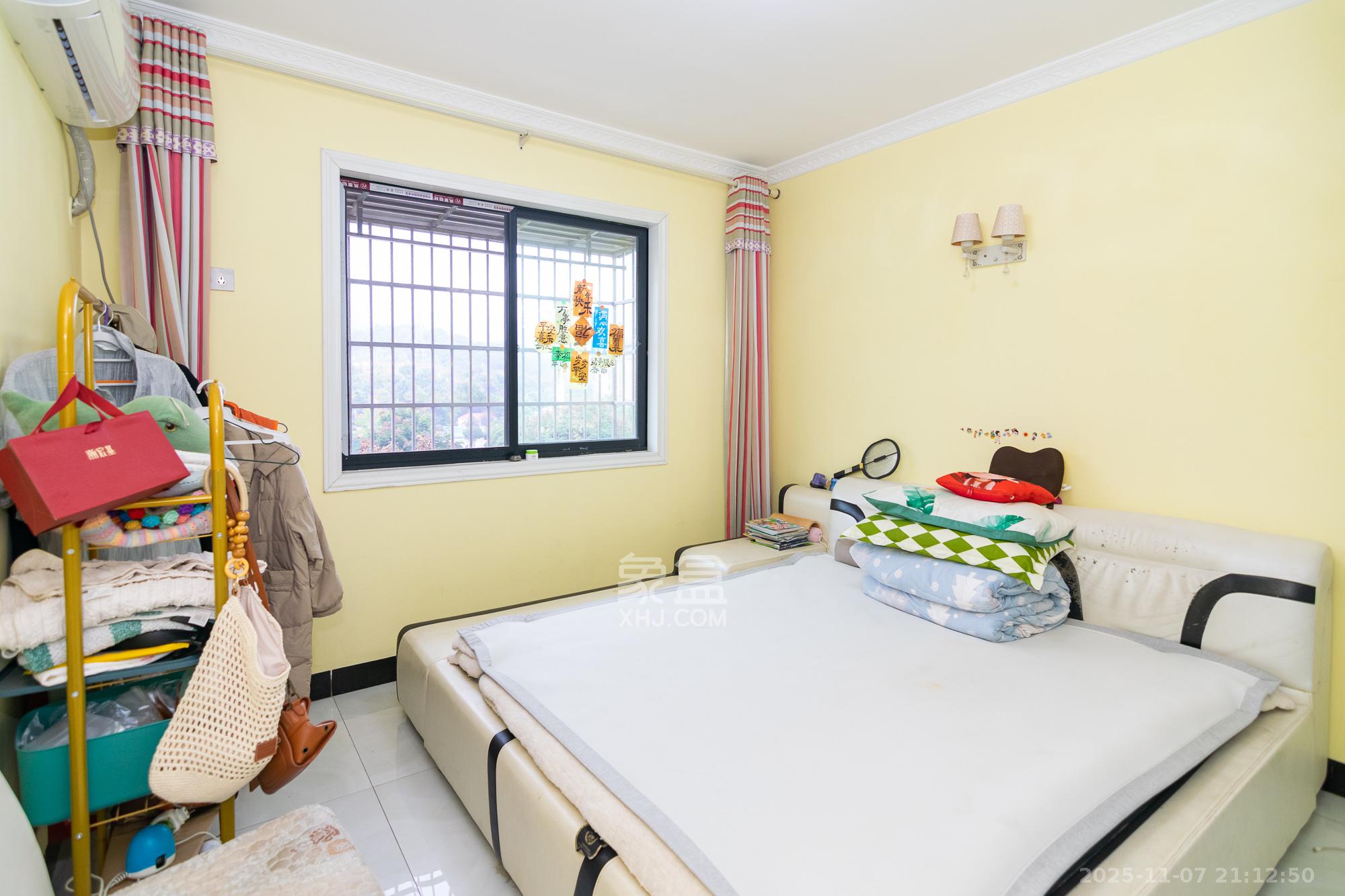 金富星城 4室2厅2卫 60.0万 金富星城 4室2厅2卫 60.0万卧室