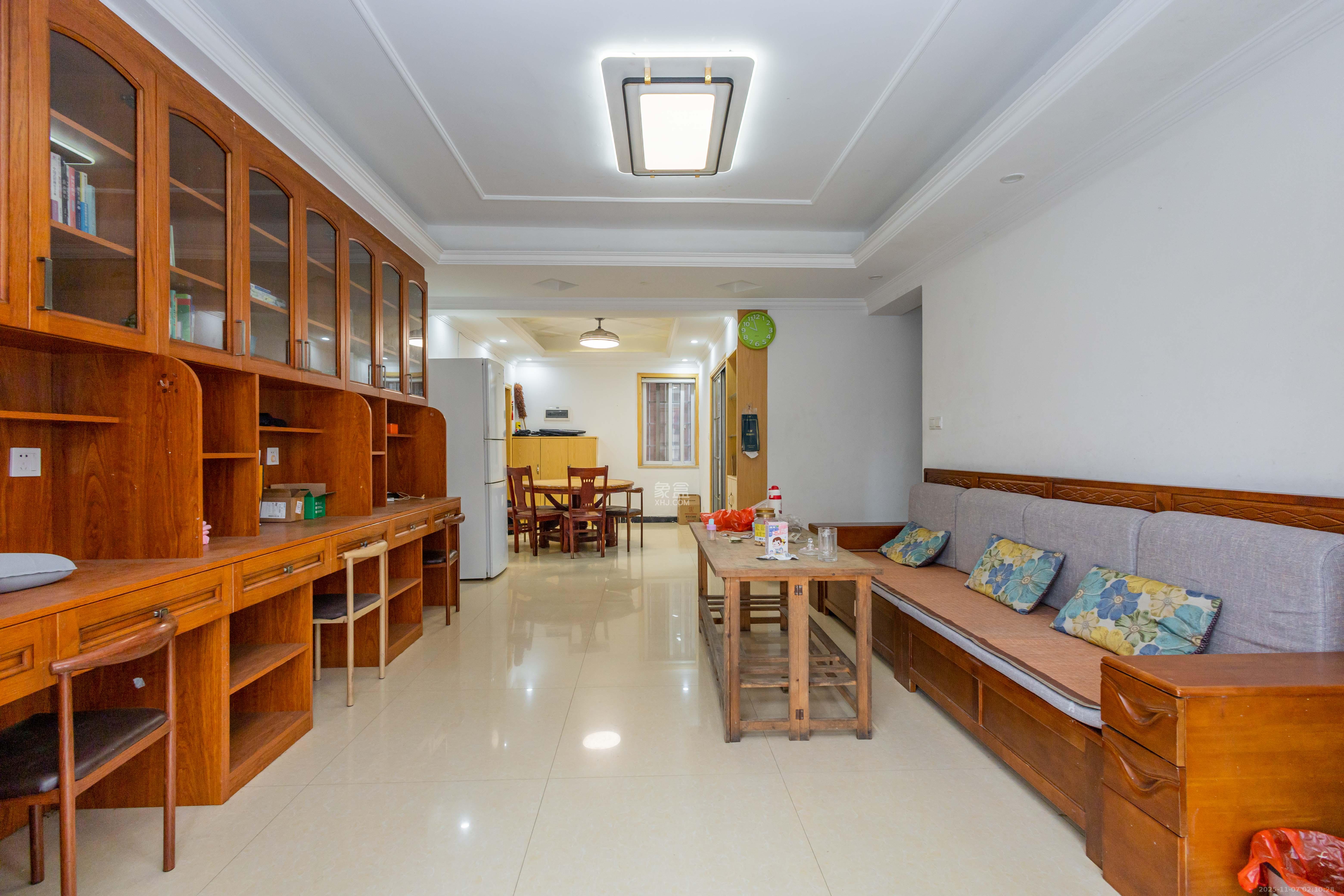 紫云阁 4室2厅2卫 71.8万 紫云阁 4室2厅2卫 71.8万客厅