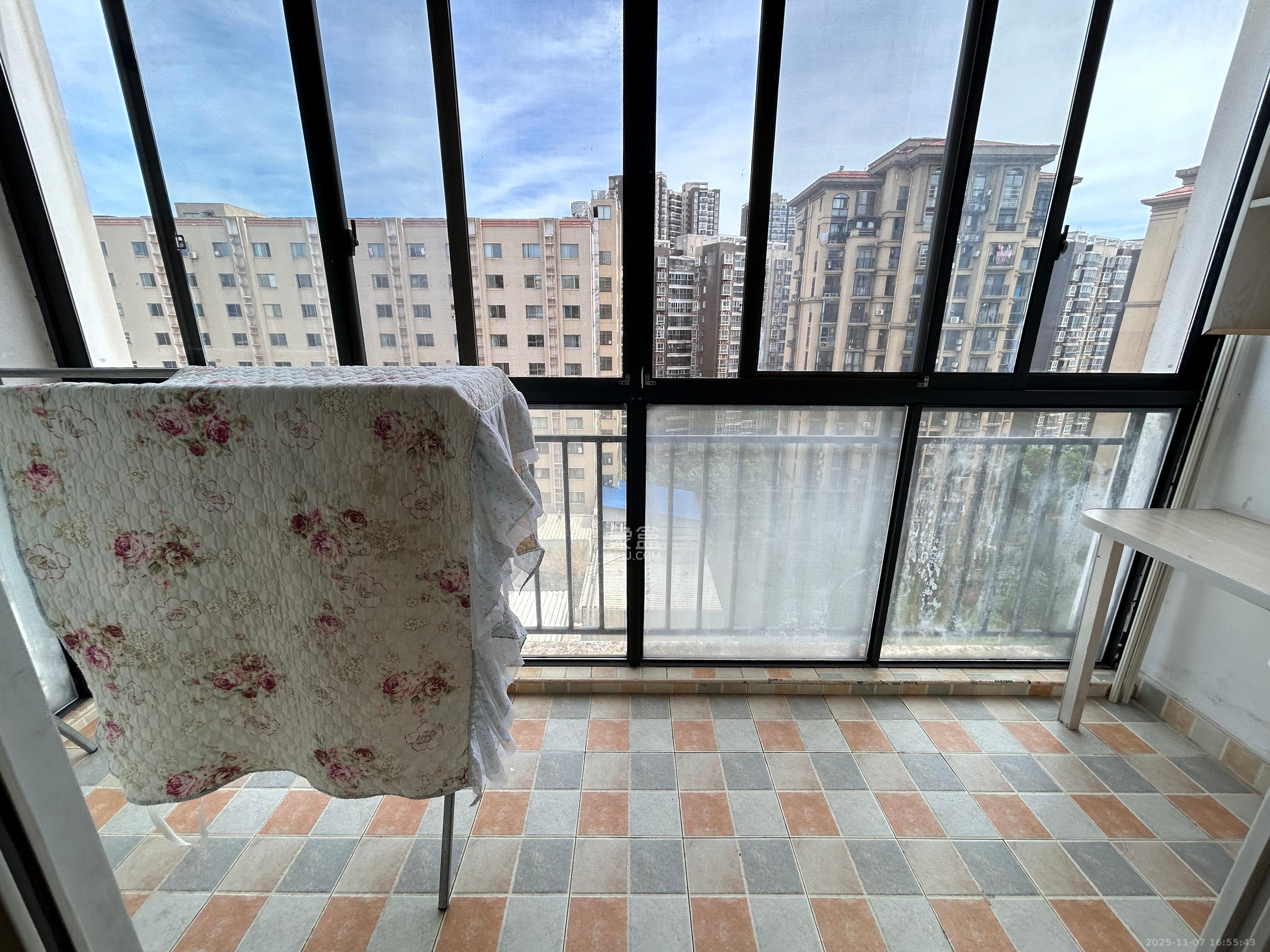 万丽景园 3室2厅1卫 2000.0元/月 万丽景园 3室2厅1卫 2000.0元/月室内图