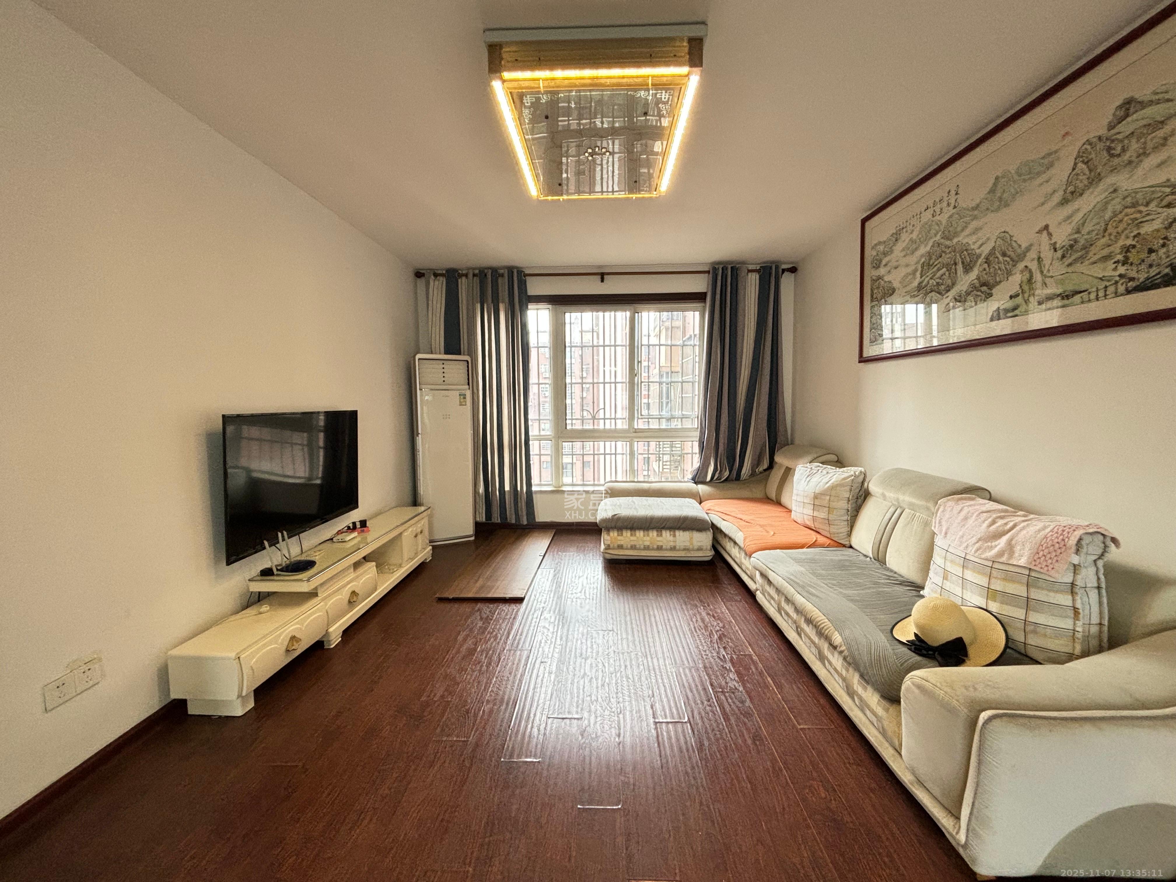 香槟小镇(香槟花苑）  3室2厅1卫    2000.0元/月