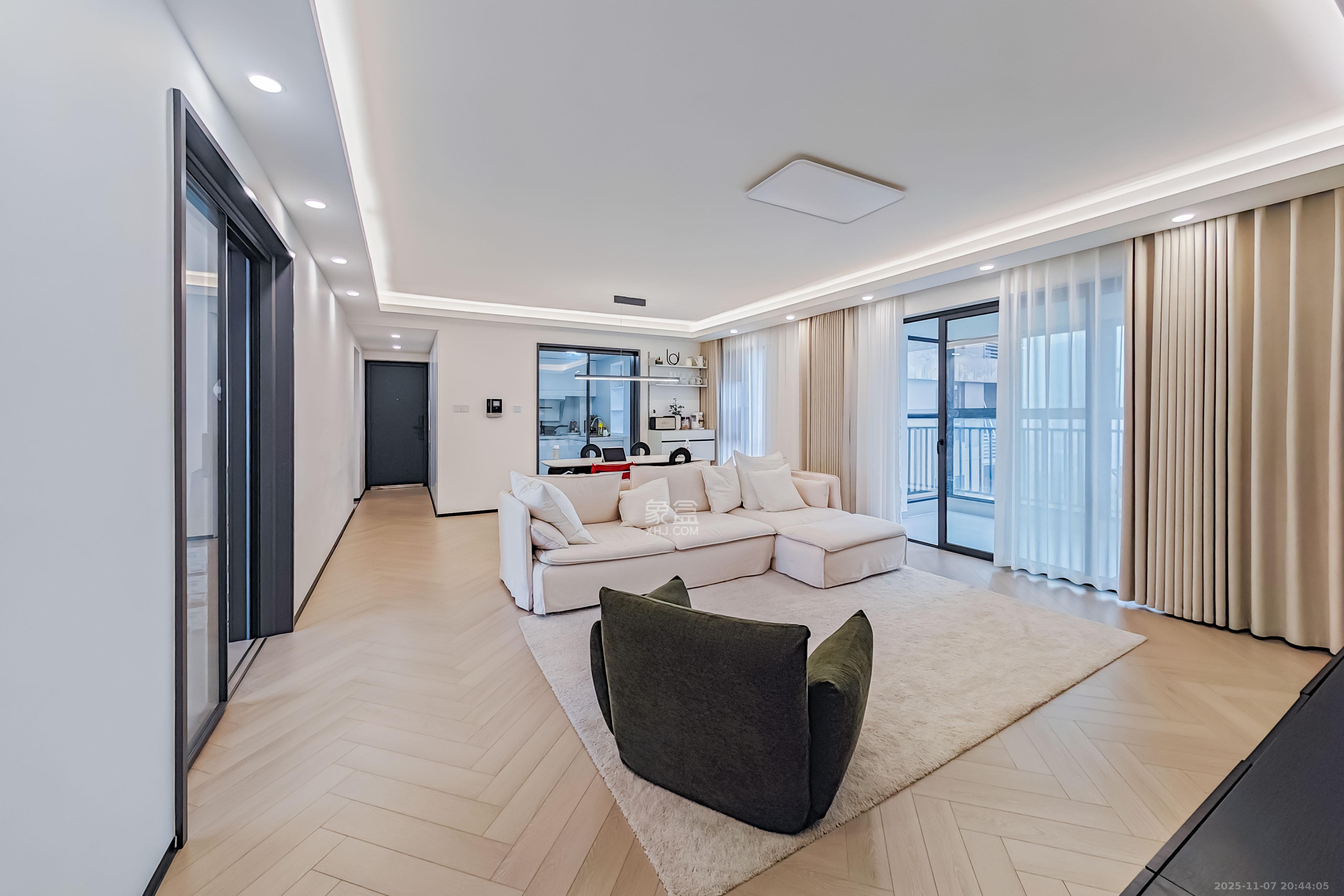 万科金域华府三四期 4室2厅2卫 142.0万 万科金域华府三四期 4室2厅2卫 142.0万客厅