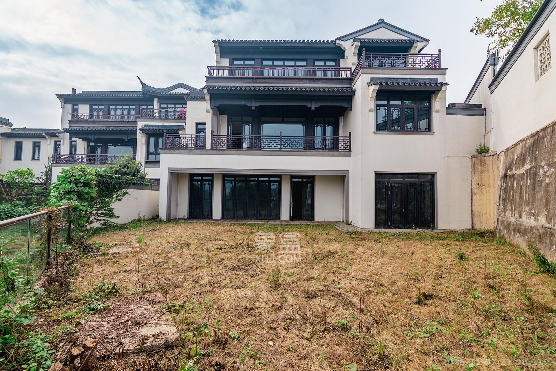 绿城高尔夫小镇  6室2厅2卫    900.0万其他