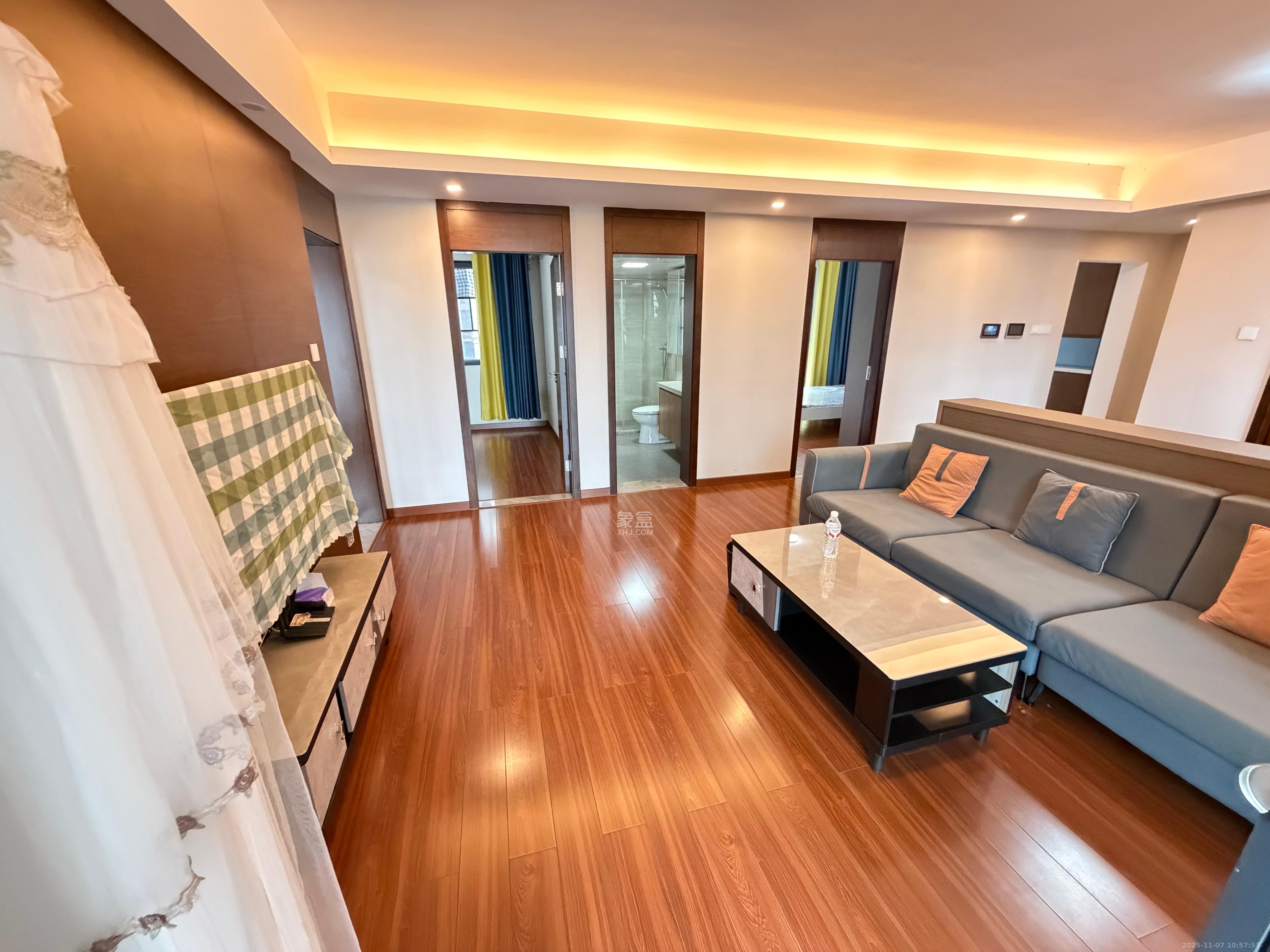 荣泰广场  3室2厅2卫    2800.0元/月室内图