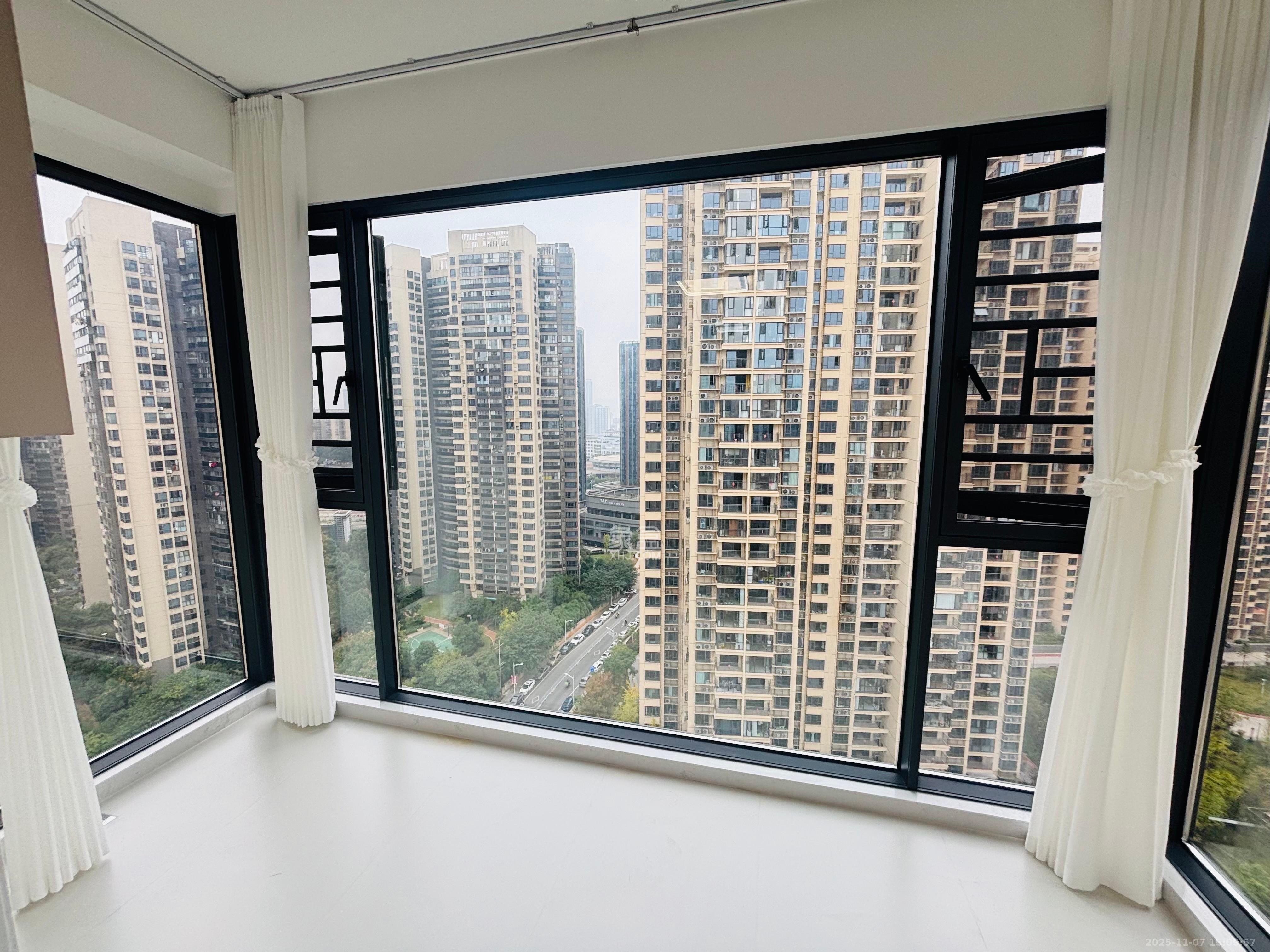 岭福家苑(天心佳苑) 3室2厅2卫 3600.0元/月 岭福家苑(天心佳苑) 3室2厅2卫 3600.0元/月室内图