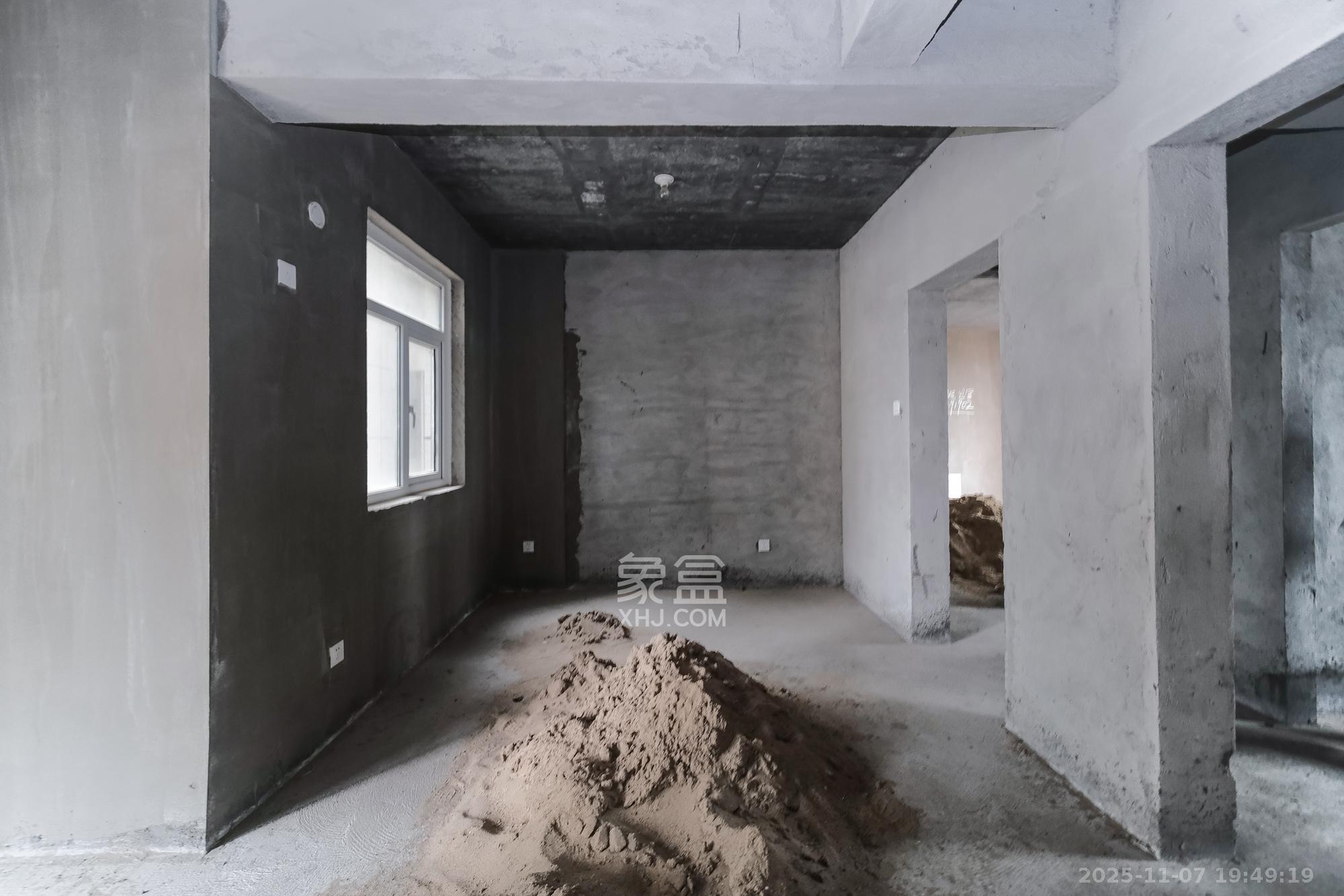 和悦城(蟠龙景苑)  3室2厅2卫    72.0万卧室