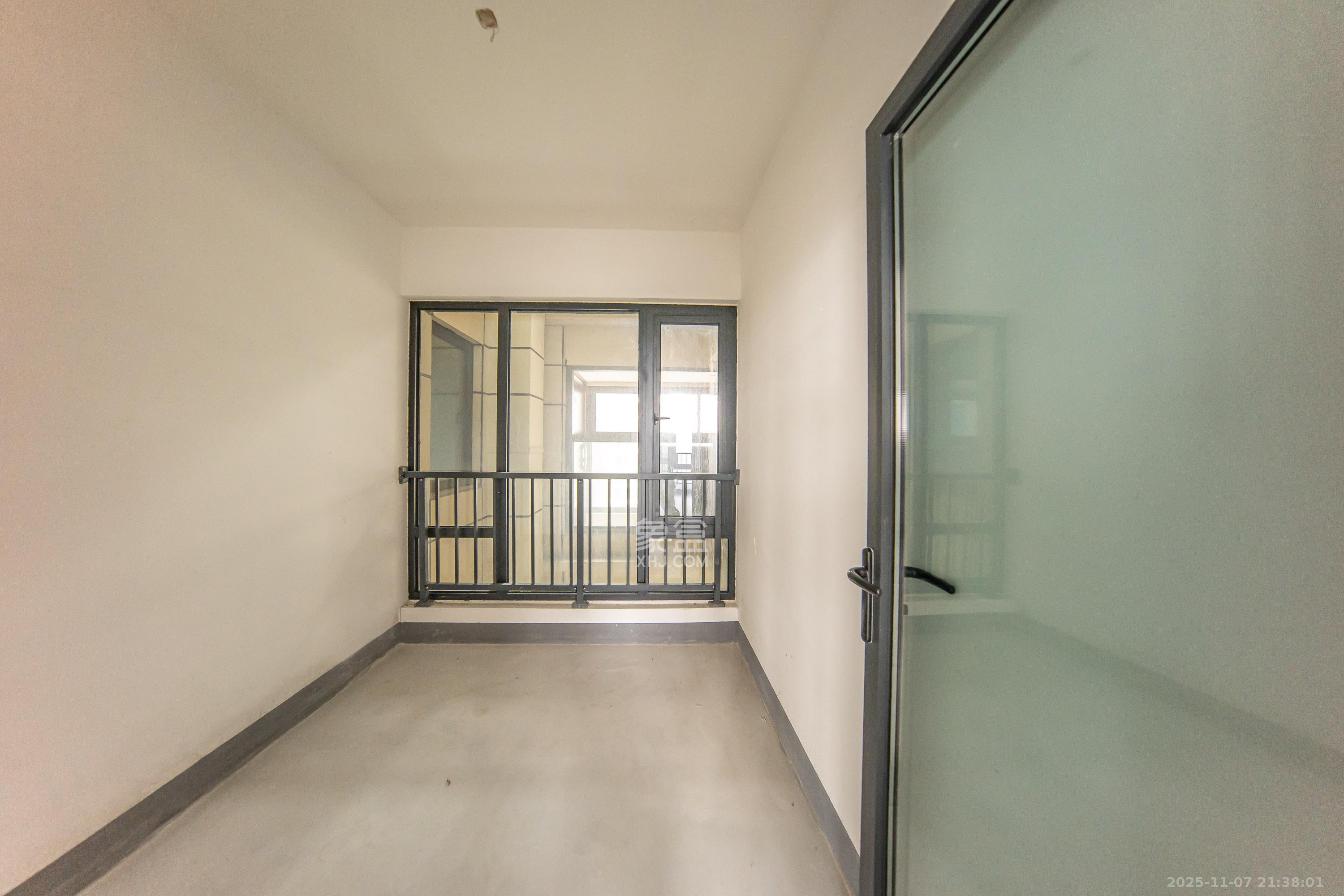 建投象山国际 5室2厅2卫 240.0万 建投象山国际 5室2厅2卫 240.0万卧室