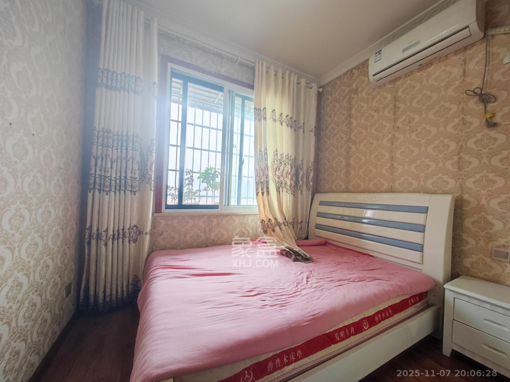 华银天际 1室2厅1卫 88.0万 华银天际 1室2厅1卫 88.0万卧室