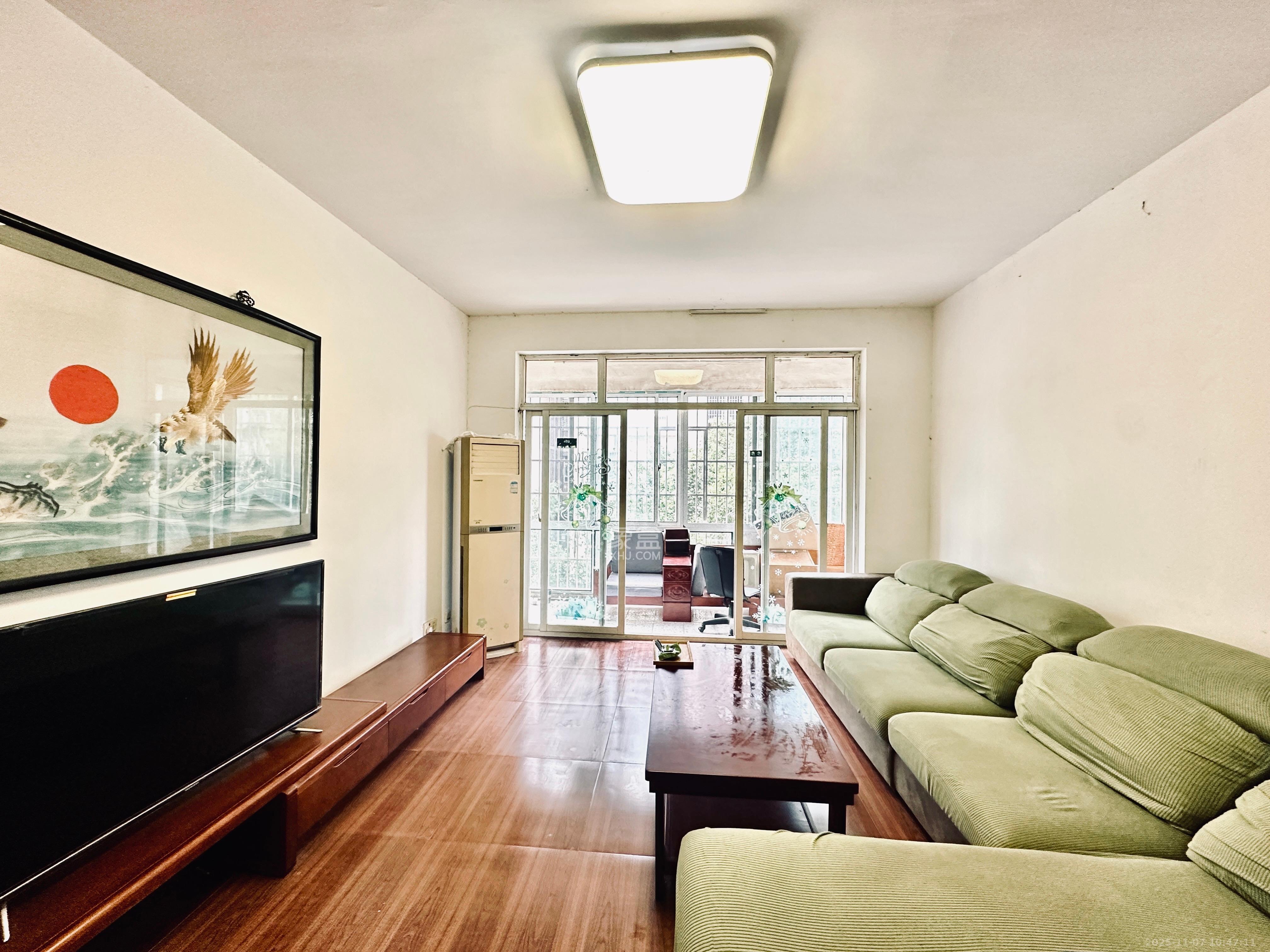 枫林绿洲  3室2厅2卫    1800.0元/月