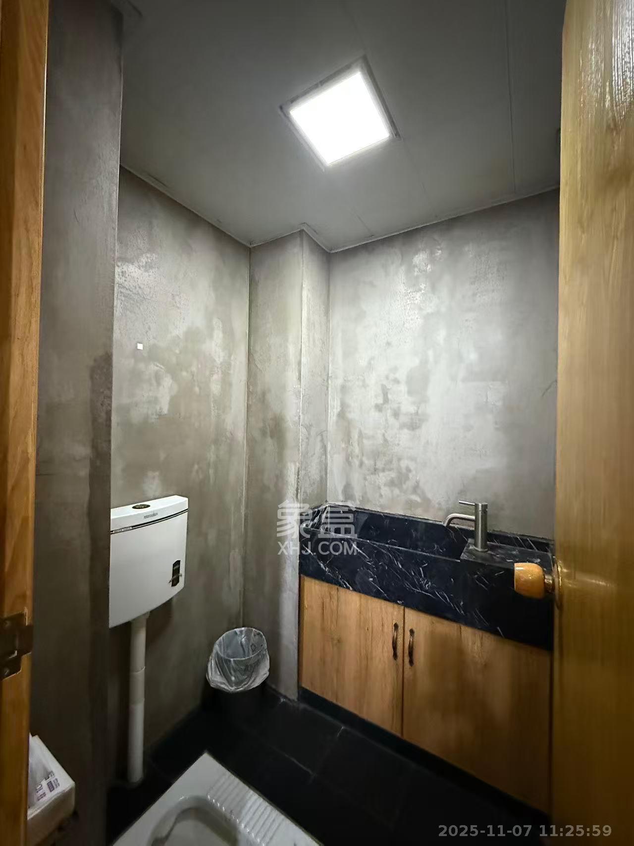 万坤图财富广场  1室1厅1卫    3500.0元/月室内图