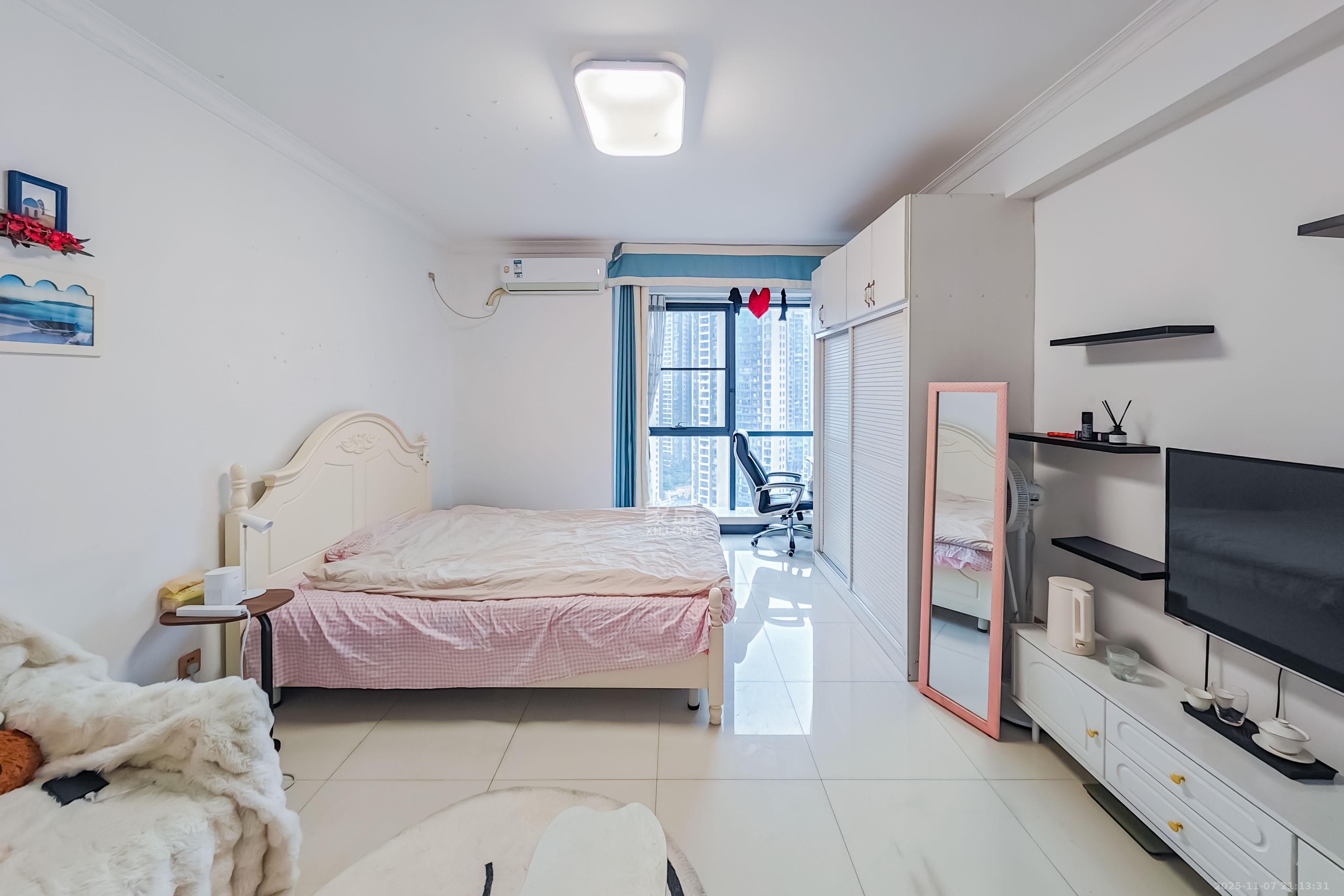 融科东南海  1室1厅1卫    26.0万客厅