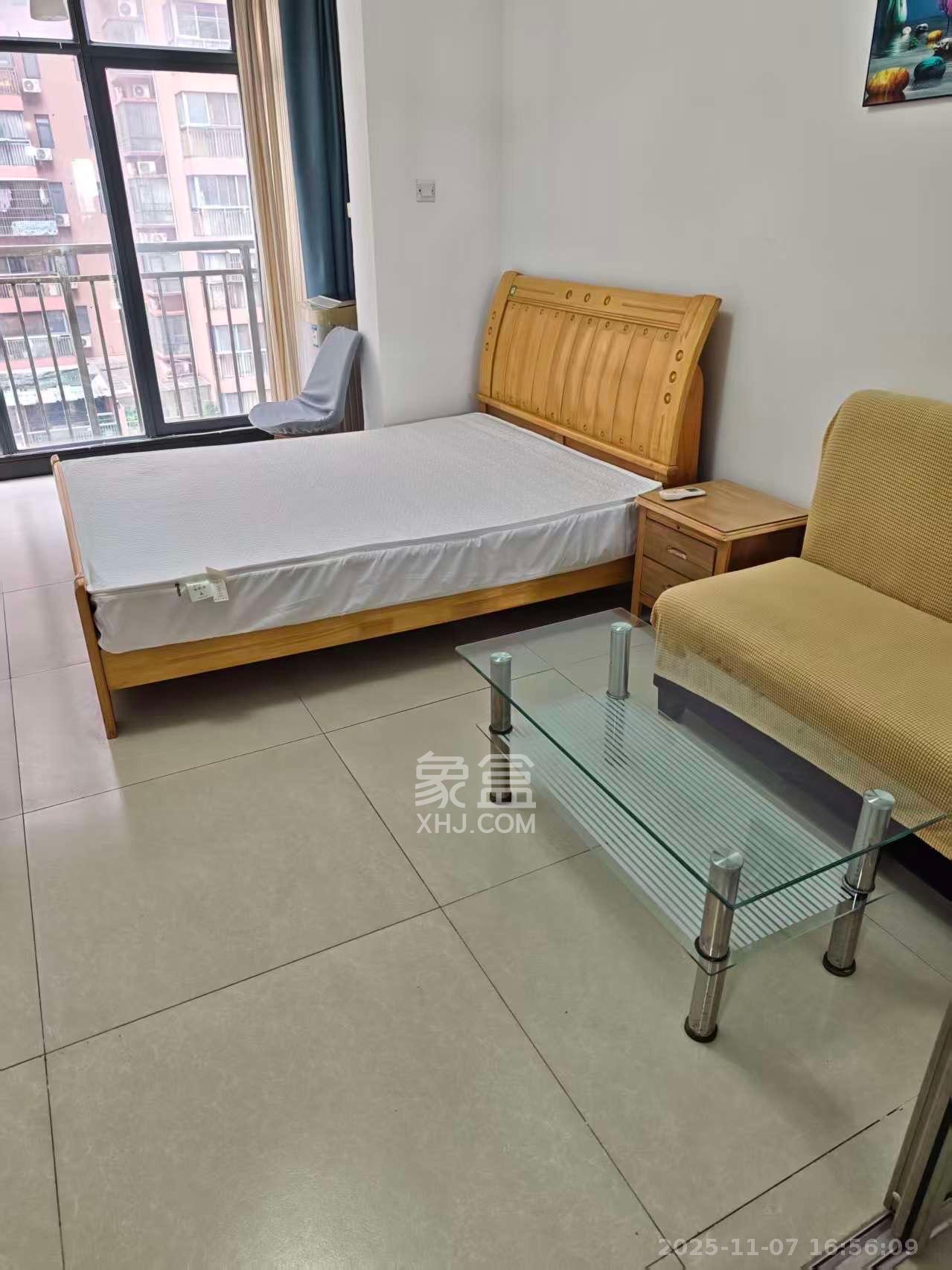 金领家族  1室1厅1卫    1280.0元/月