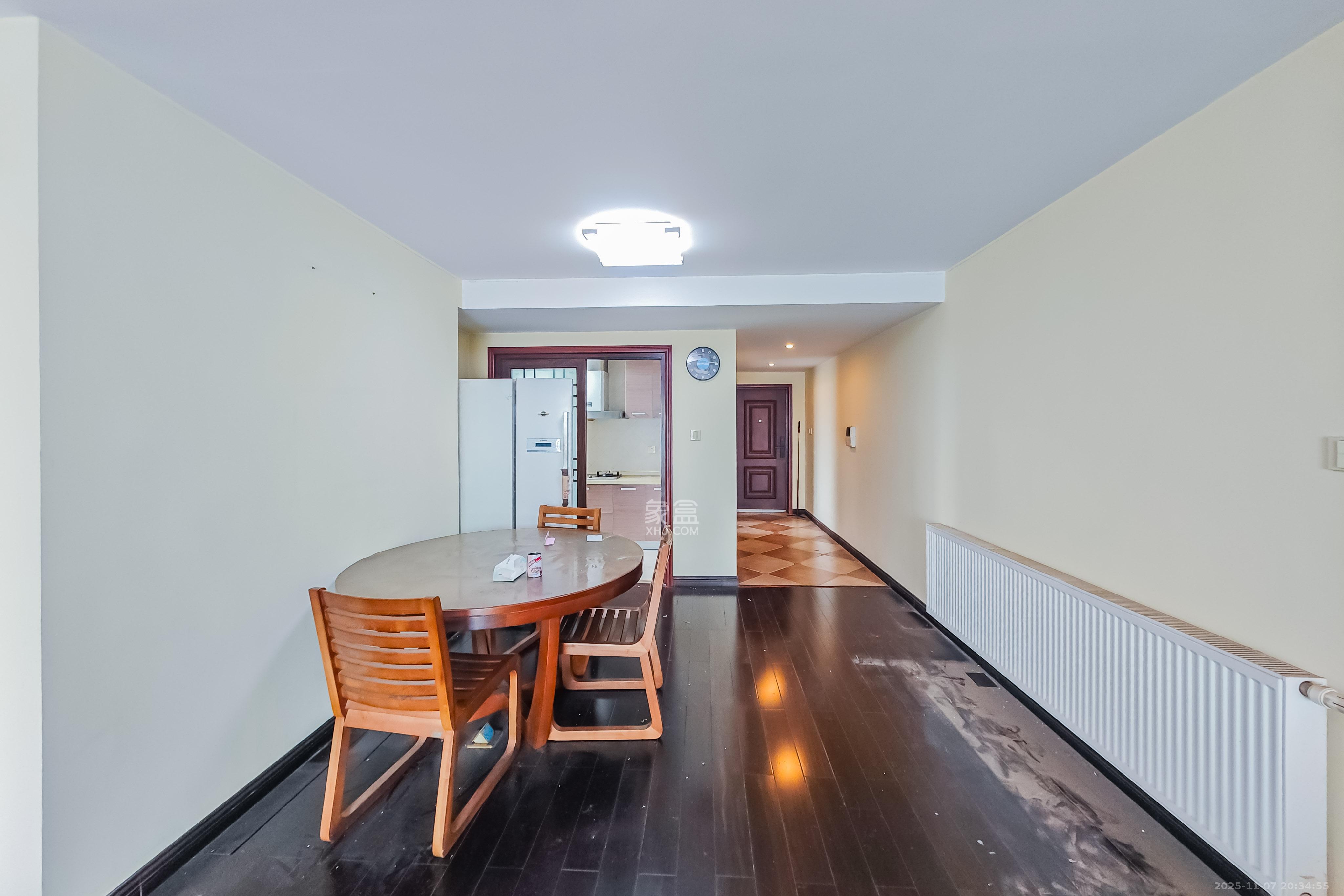 融科东南海 3室2厅1卫 93.8万 融科东南海 3室2厅1卫 93.8万客厅